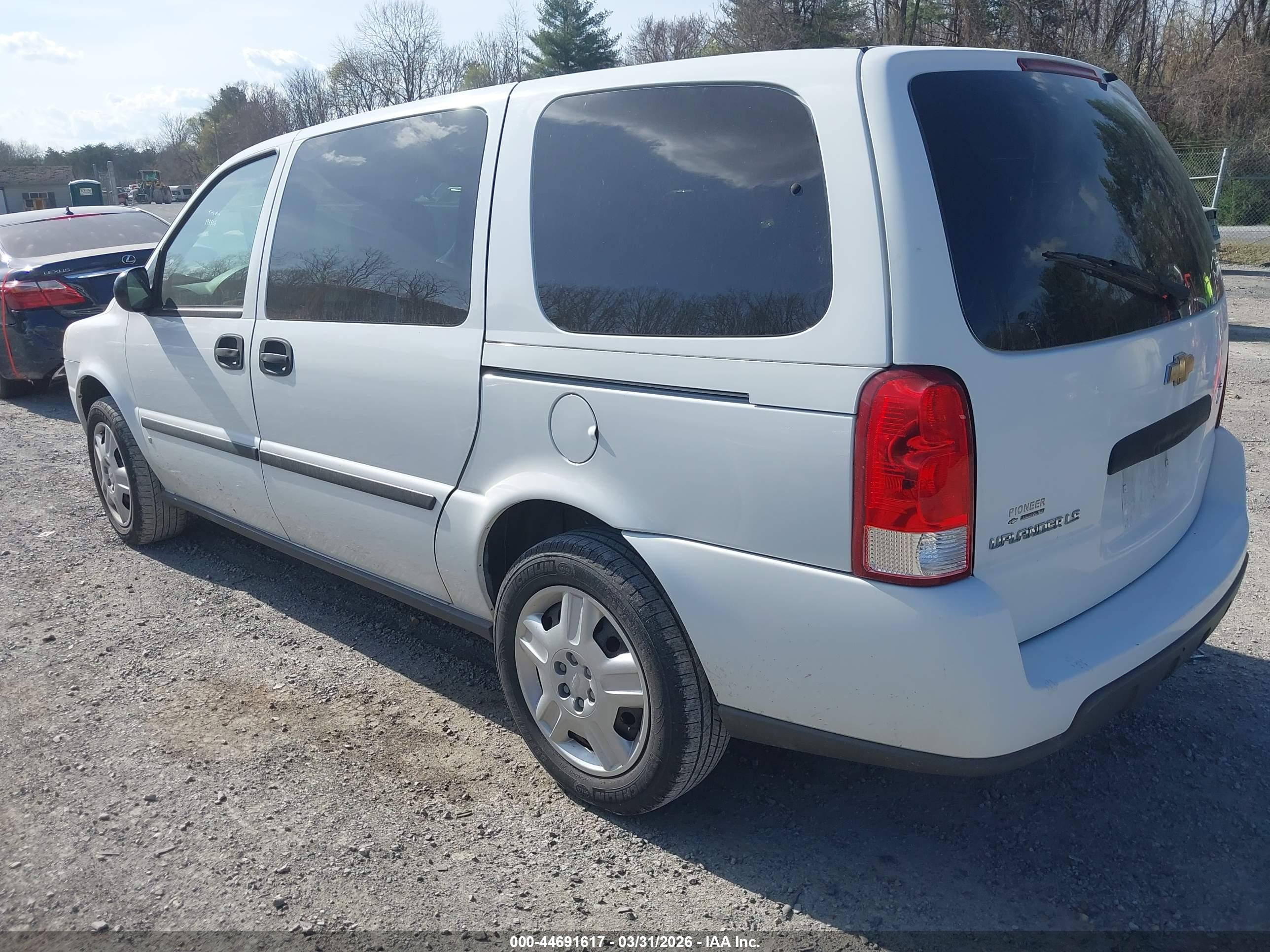 CHEVROLET UPLANDER image 3
