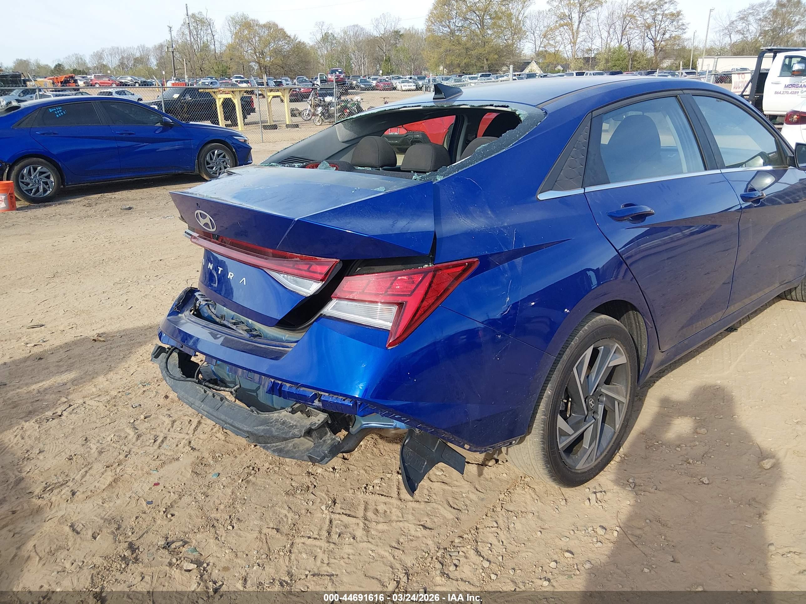 HYUNDAI ELANTRA image 6