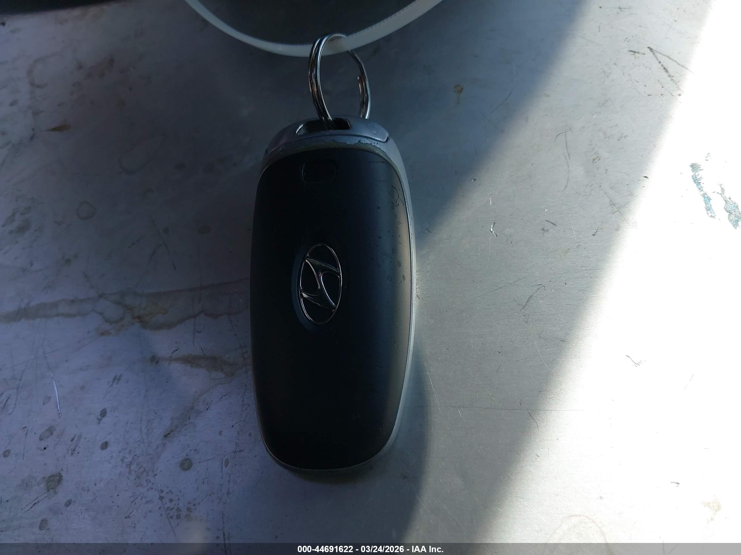HYUNDAI SANTA image 11