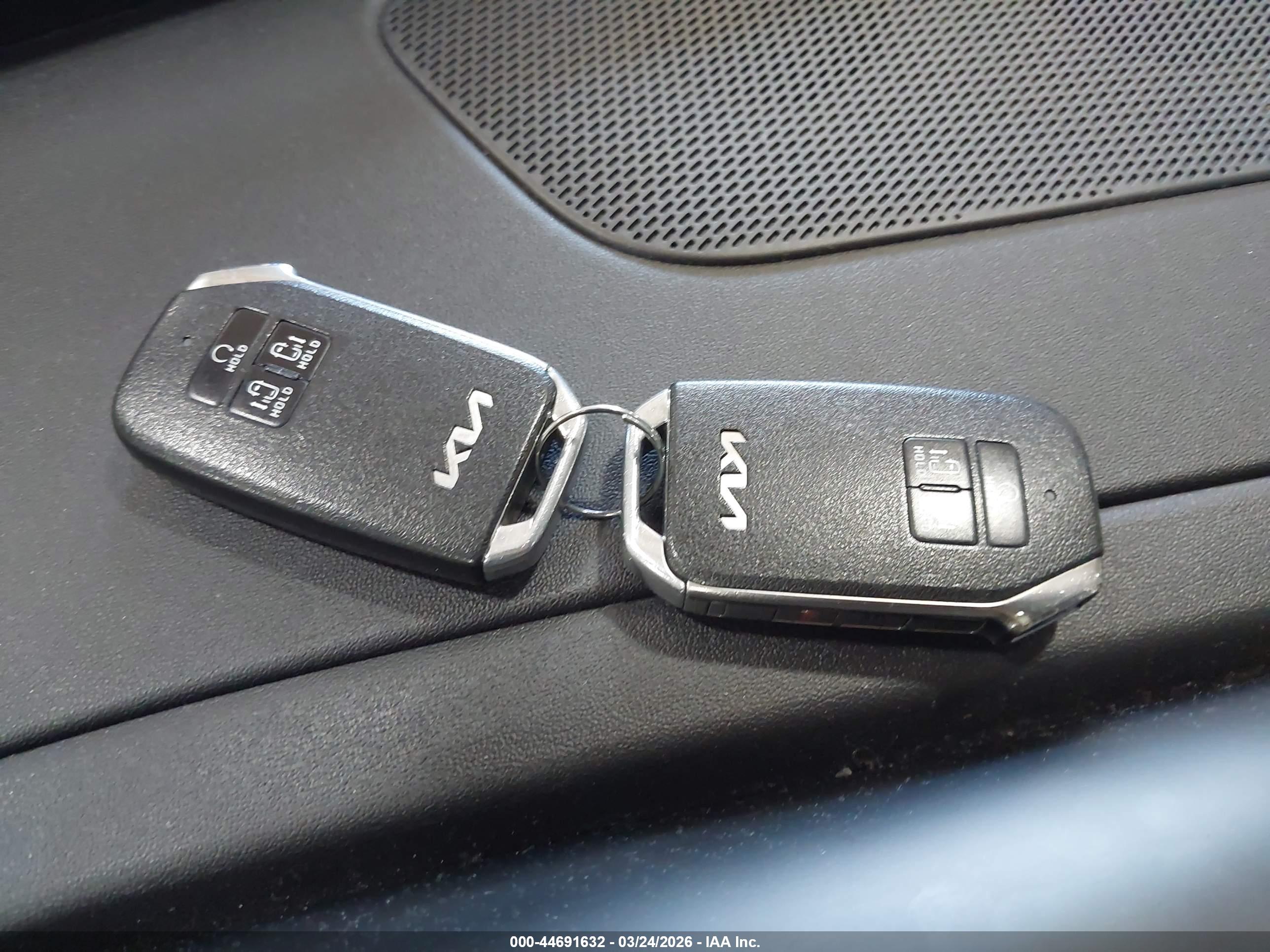 KIA CARNIVAL image 11