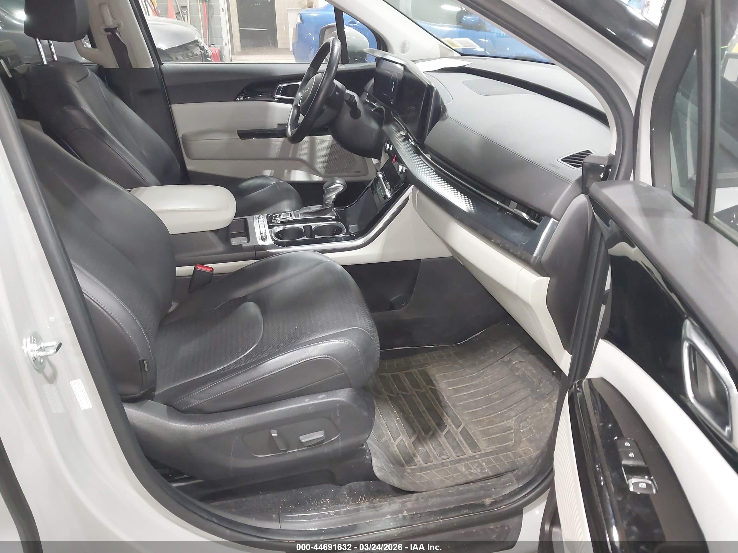 KIA CARNIVAL image 5