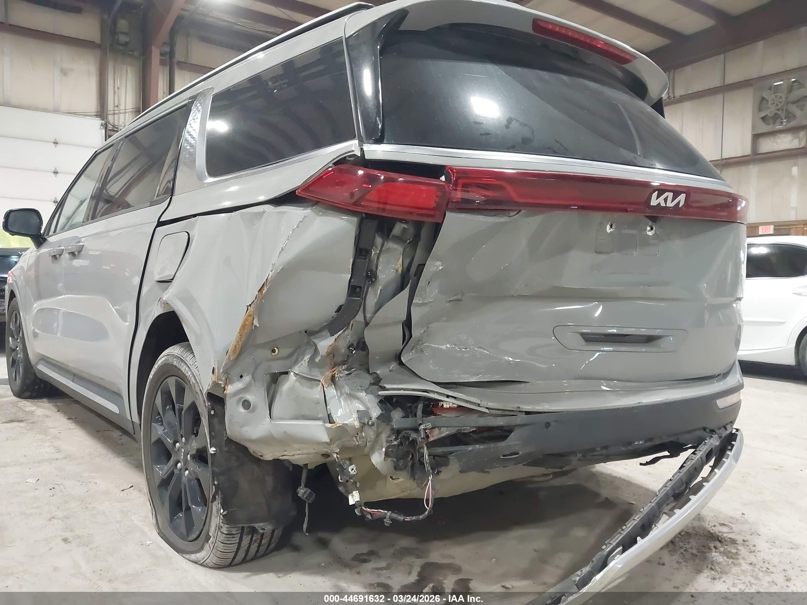 KIA CARNIVAL image 6