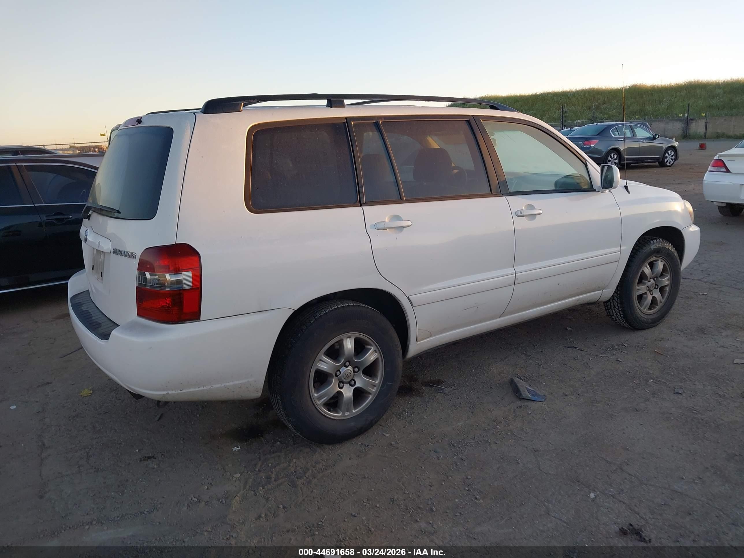 TOYOTA HIGHLANDER image 4