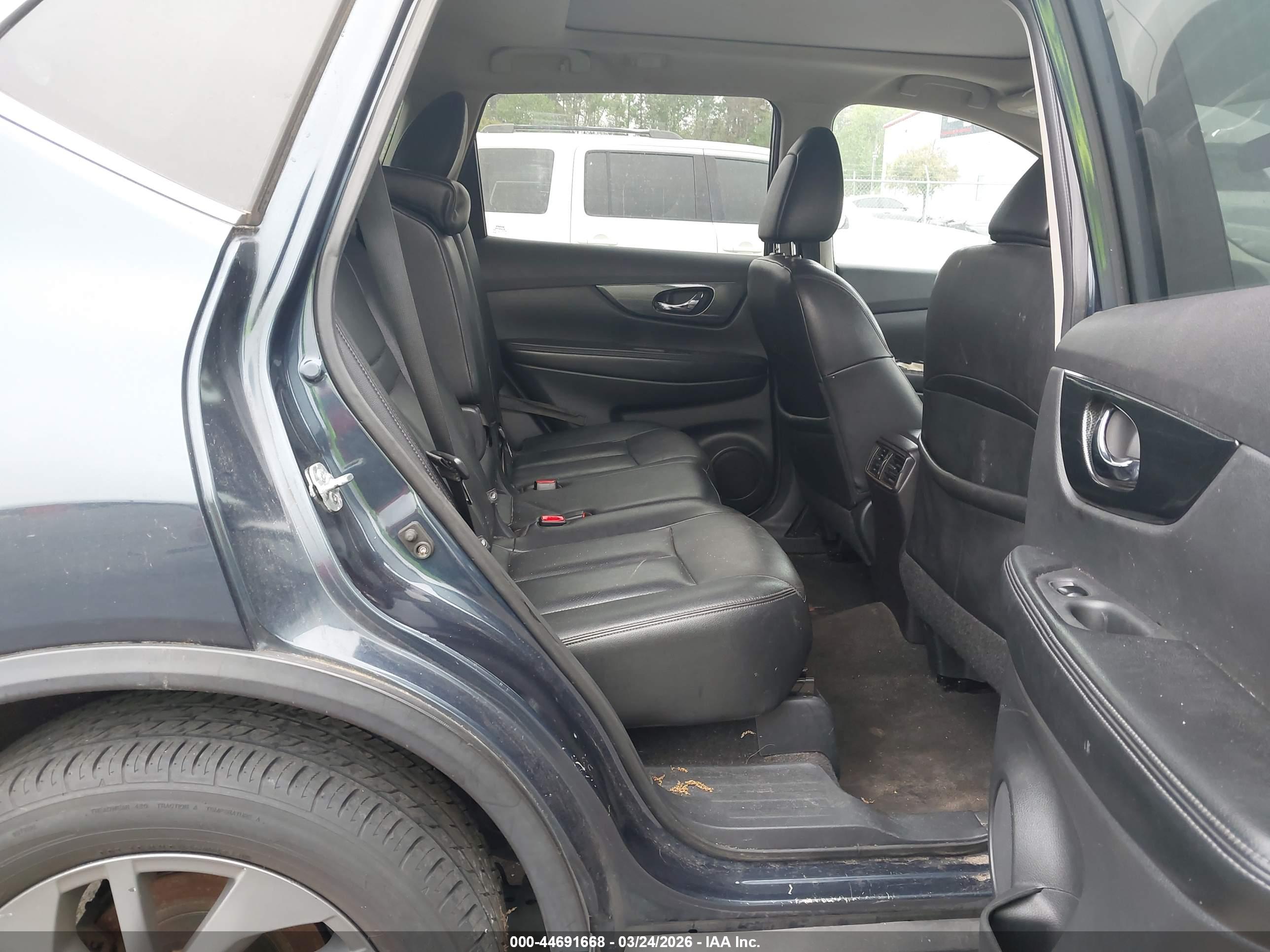 NISSAN ROGUE image 8