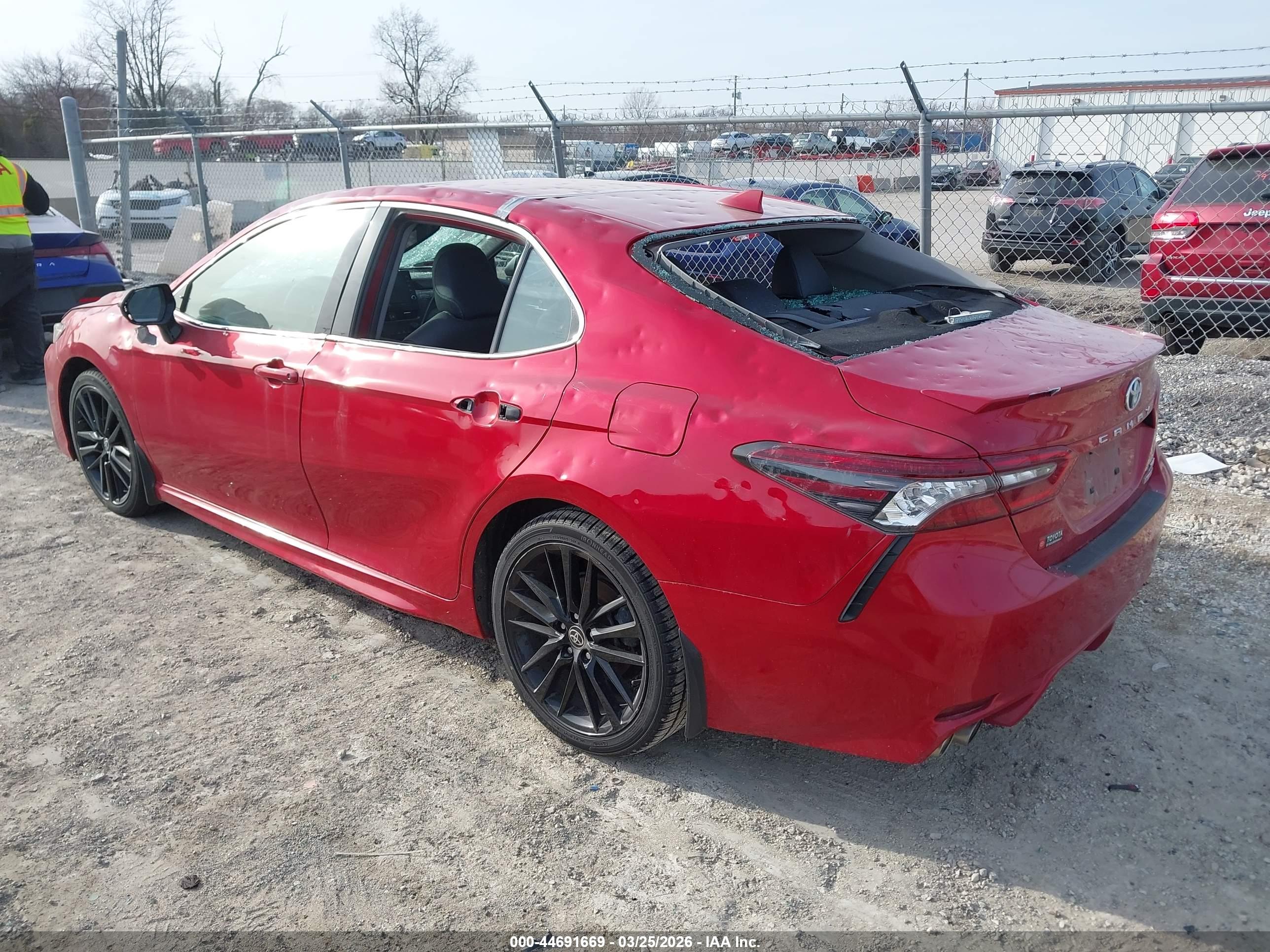 TOYOTA CAMRY image 3