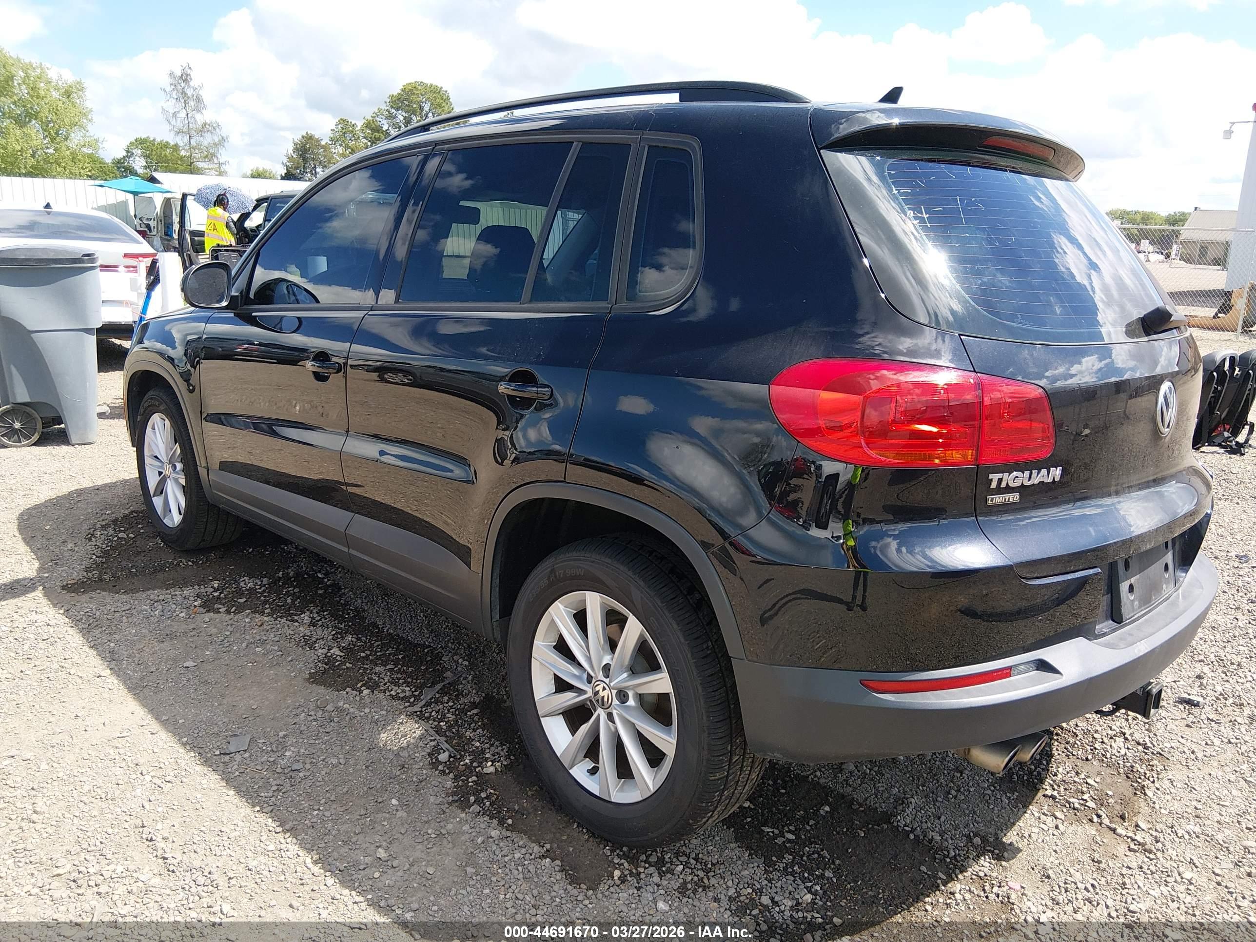 VOLKSWAGEN TIGUAN image 3