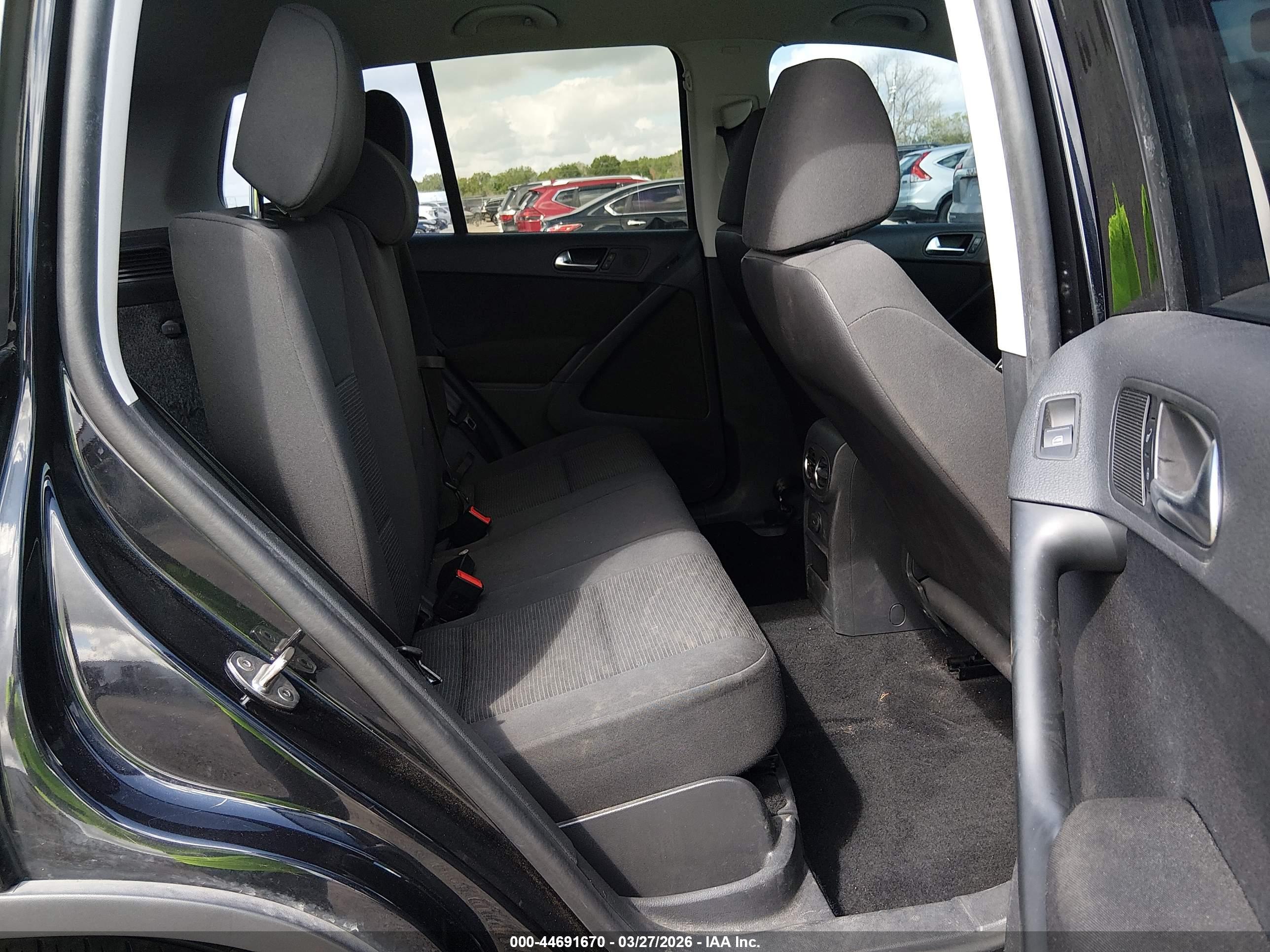 VOLKSWAGEN TIGUAN image 8