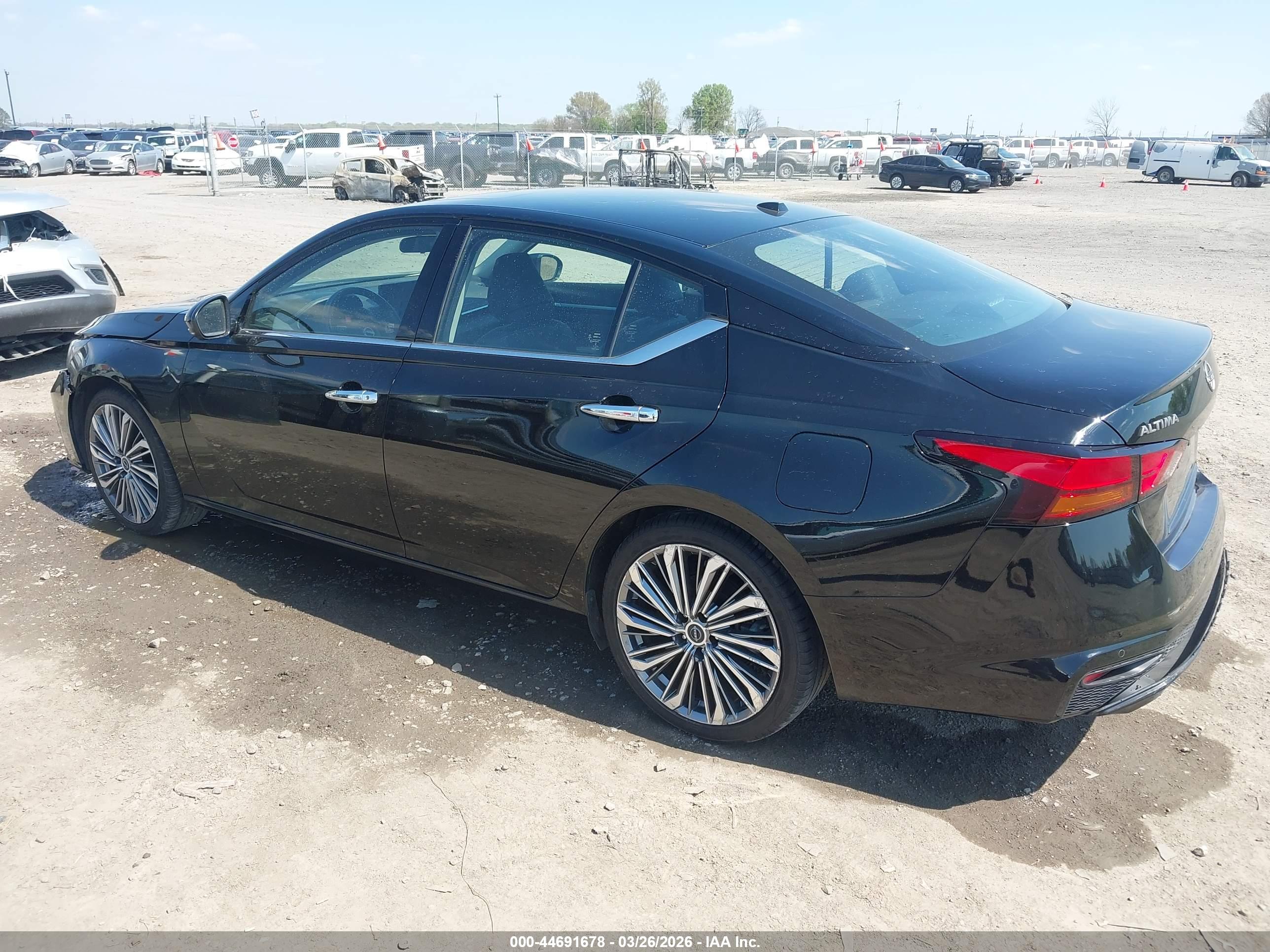 NISSAN ALTIMA image 3
