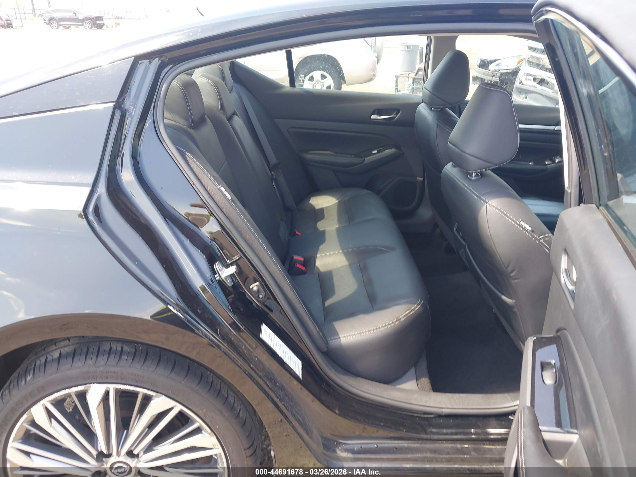 NISSAN ALTIMA image 8
