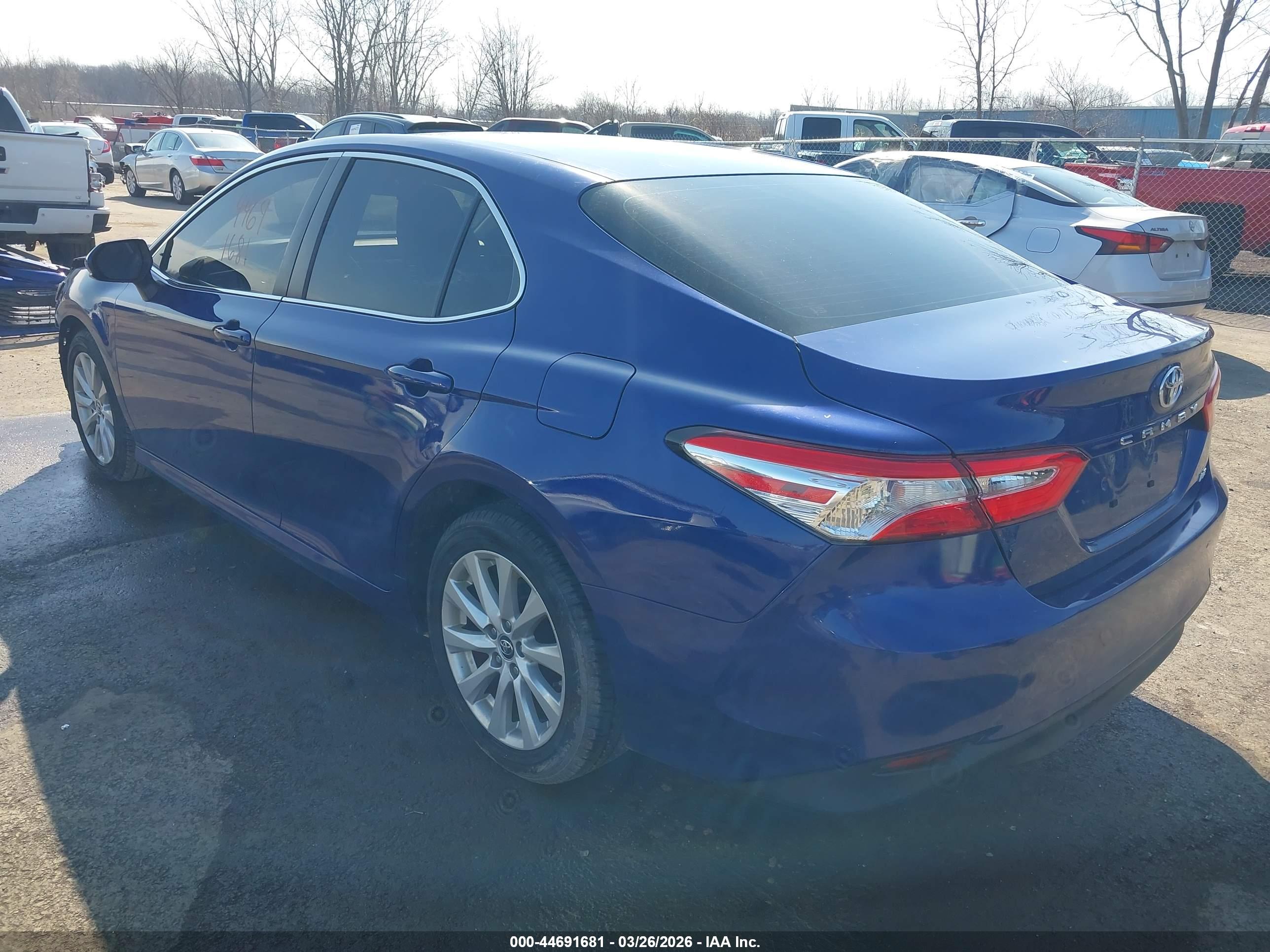 TOYOTA CAMRY image 3