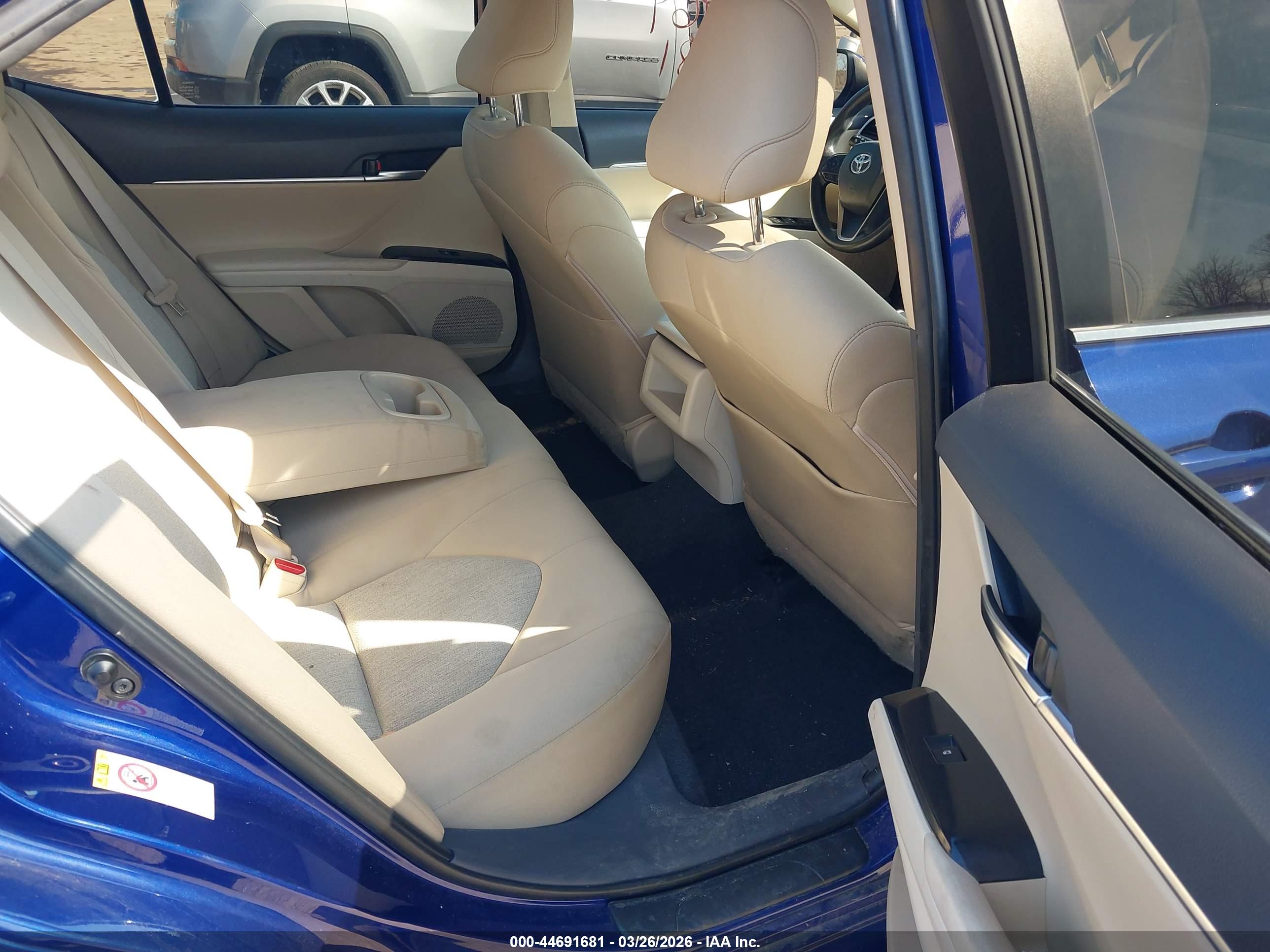 TOYOTA CAMRY image 8