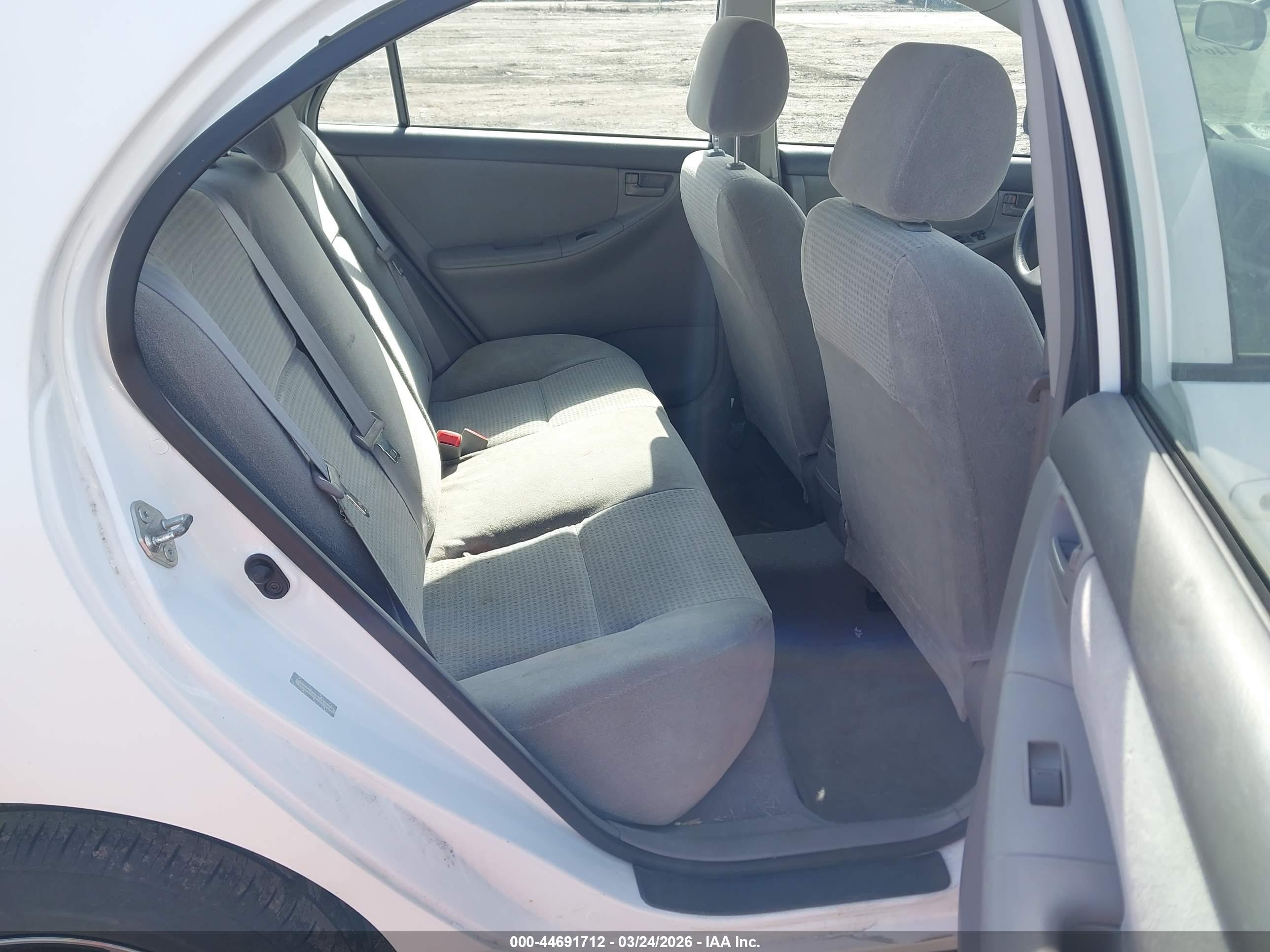 TOYOTA COROLLA image 8