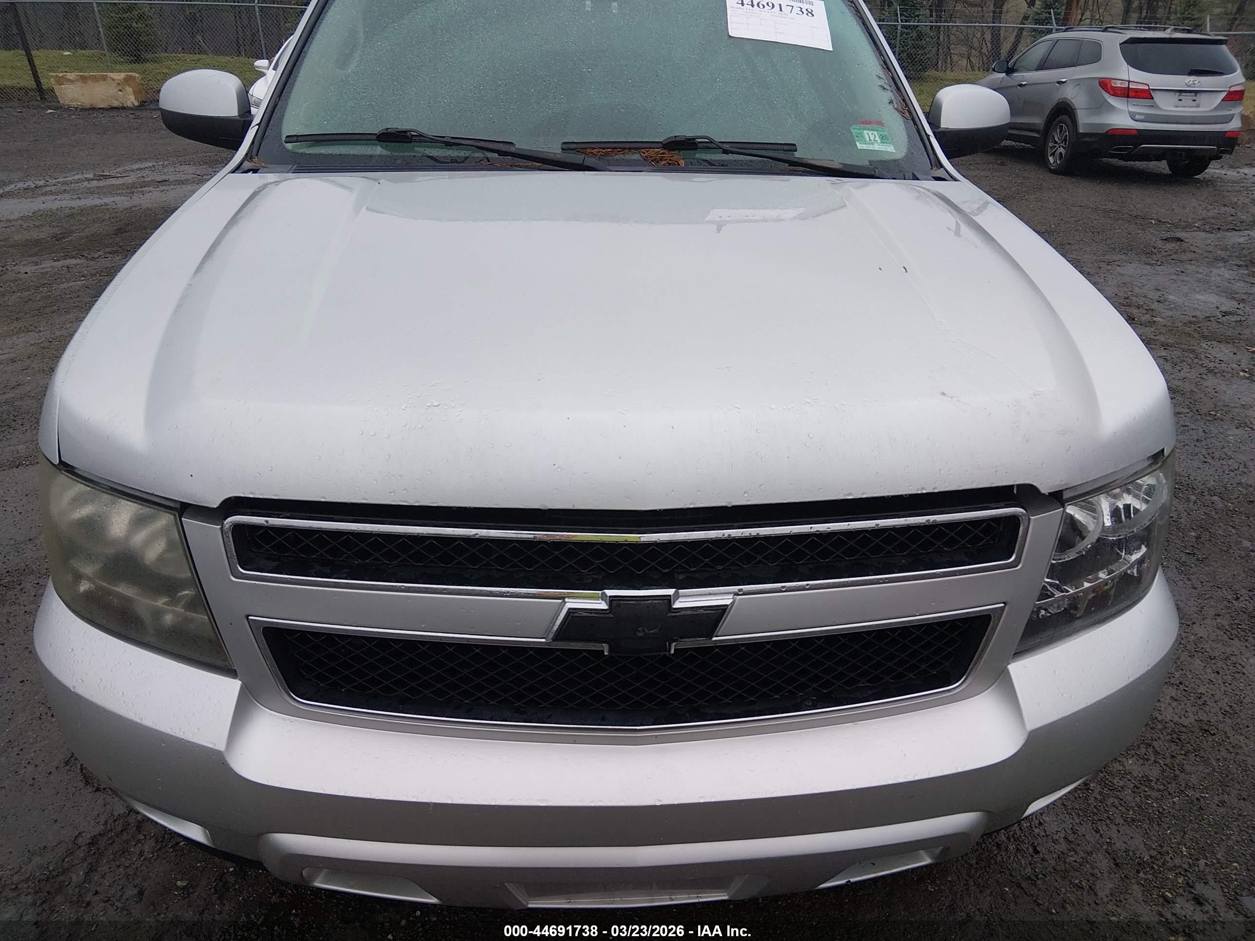 CHEVROLET SUBURBAN image 6