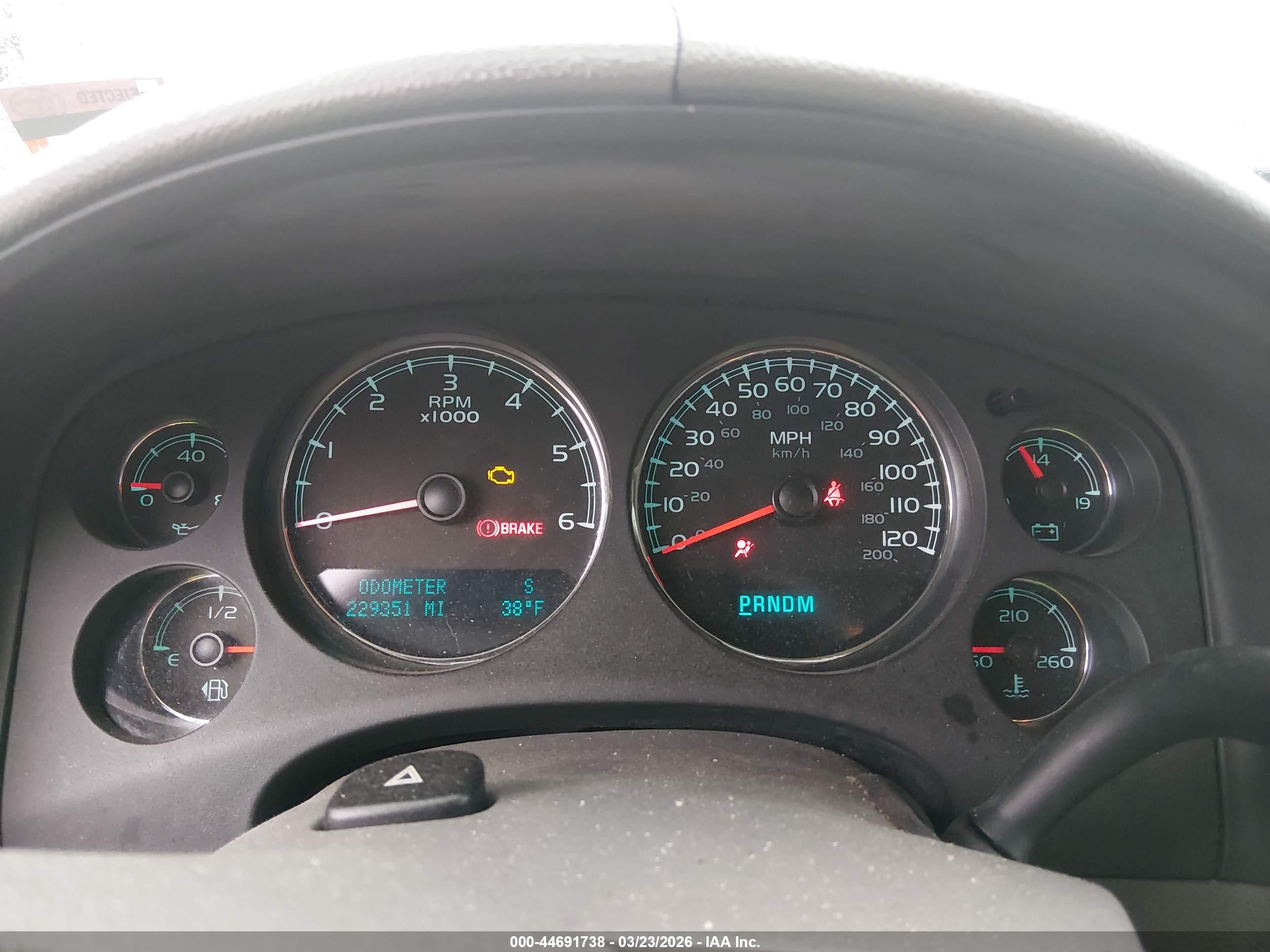 CHEVROLET SUBURBAN image 7