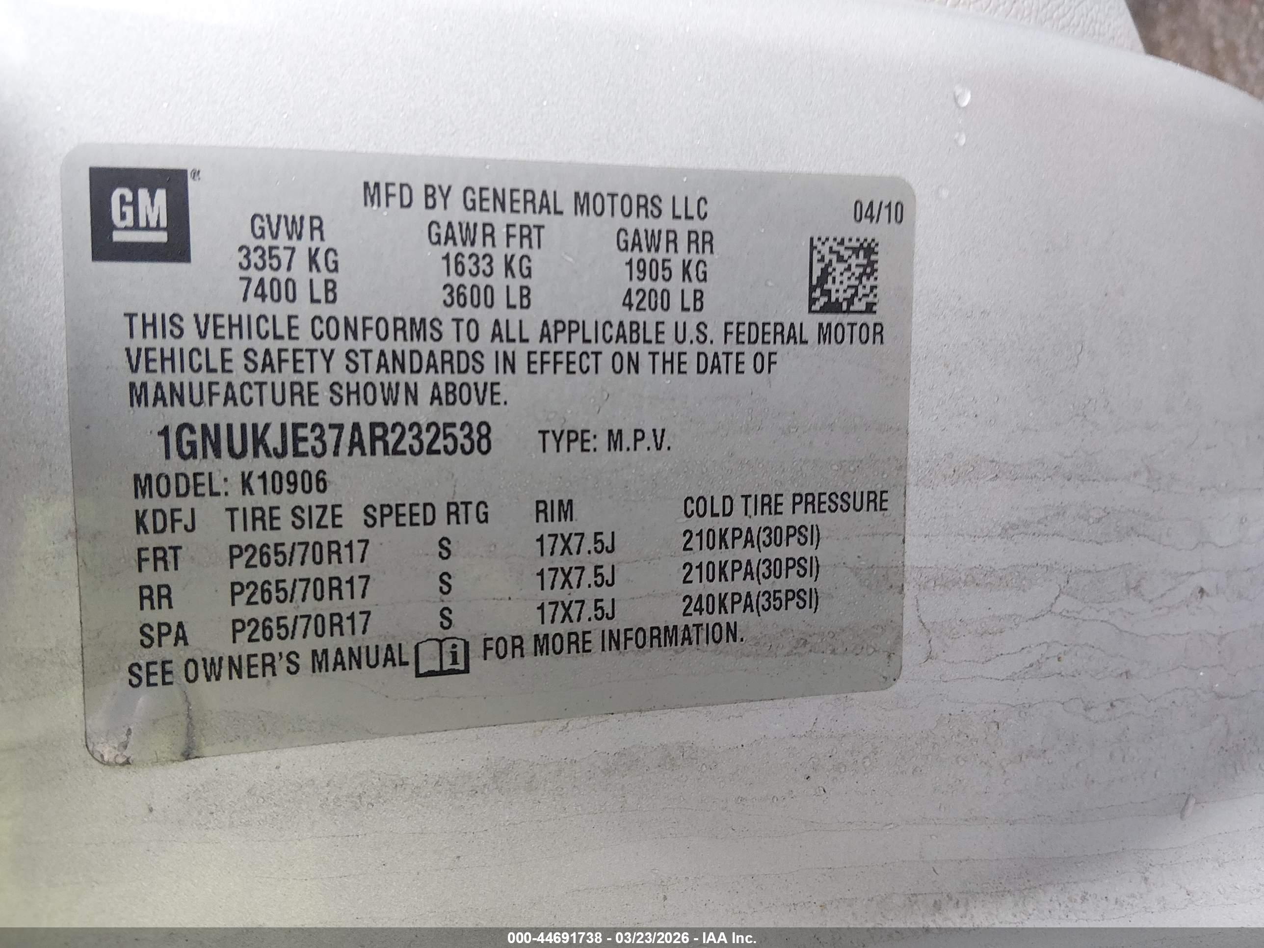CHEVROLET SUBURBAN image 9