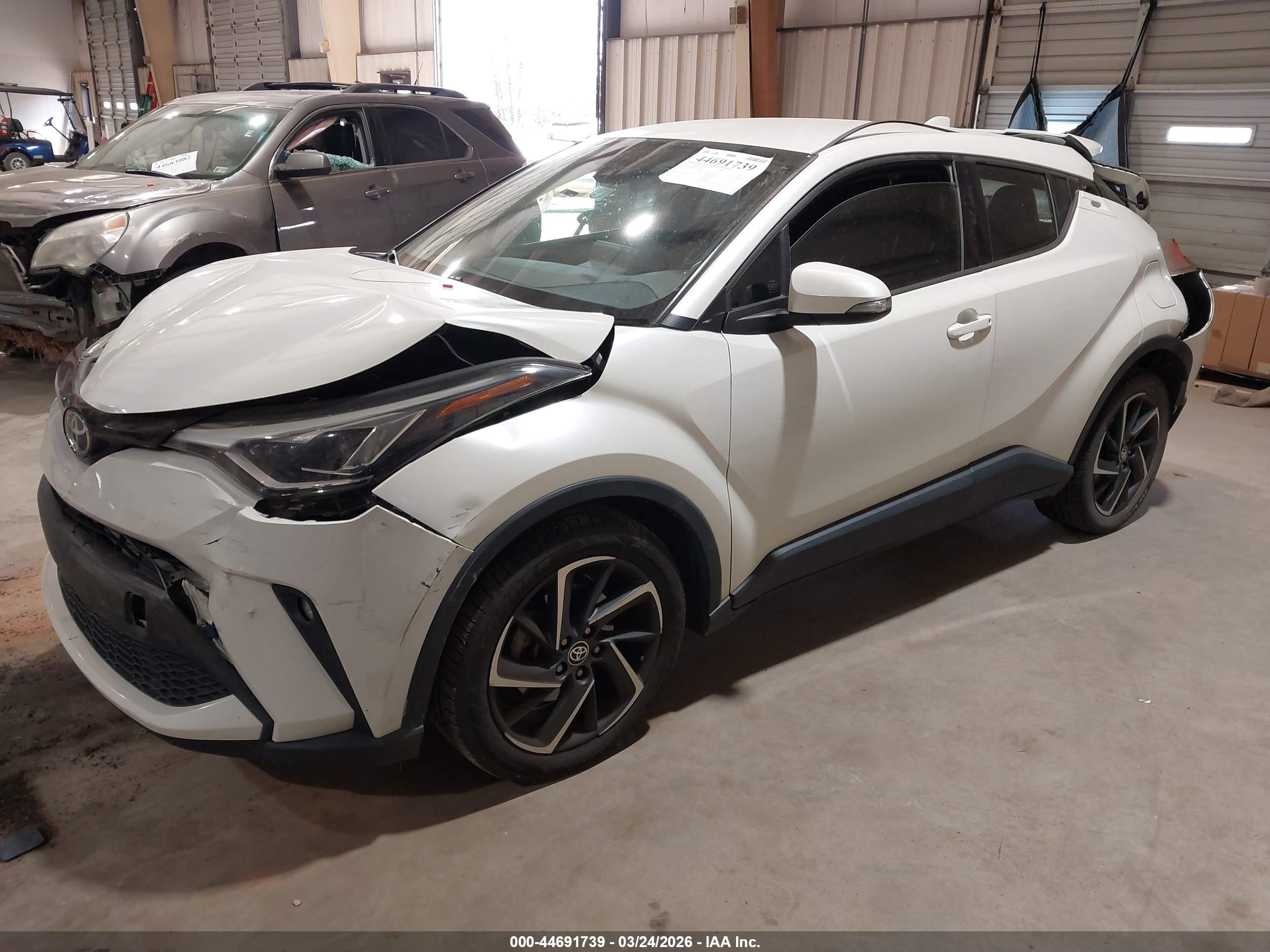 TOYOTA C-HR image 2