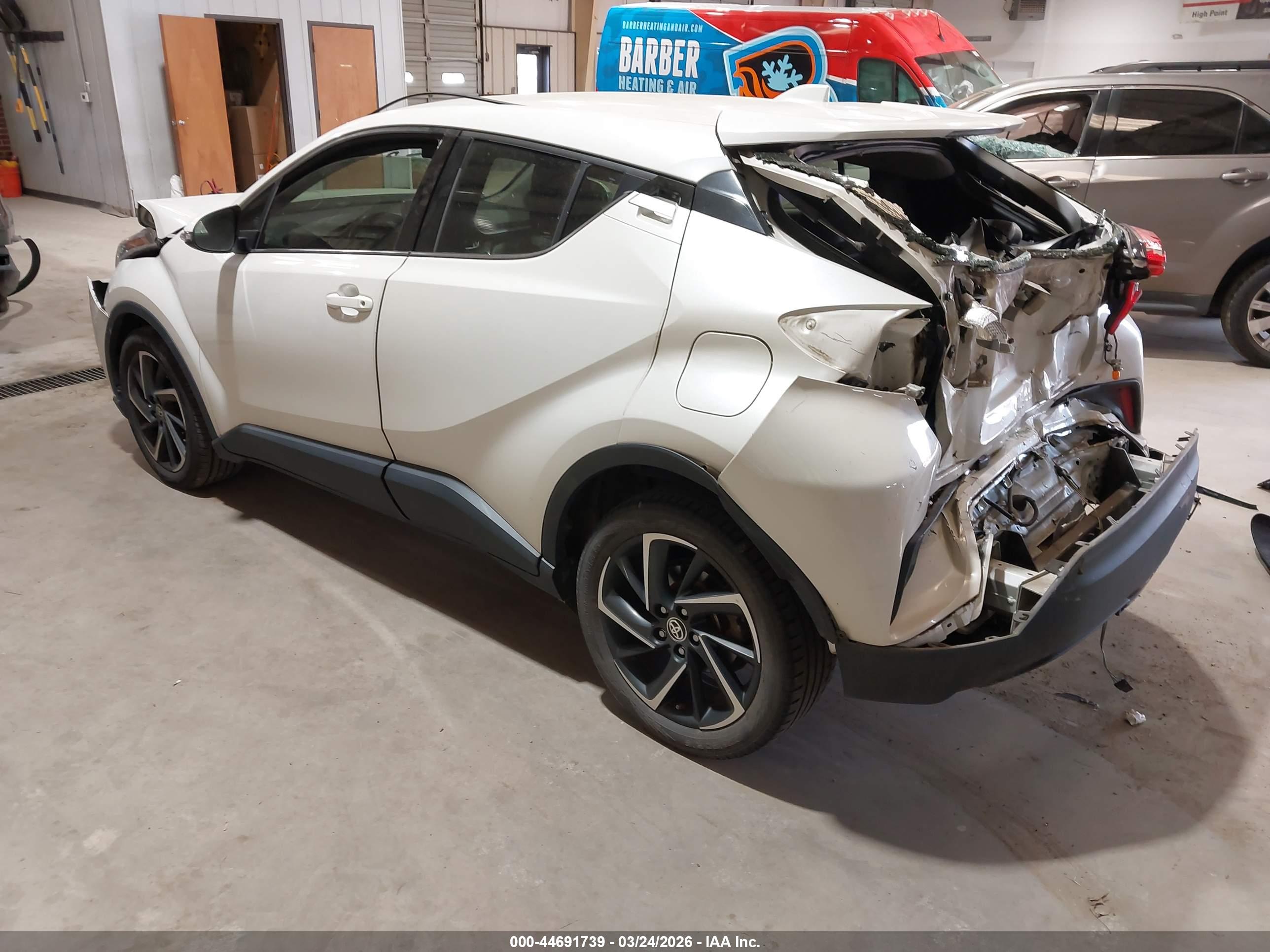 TOYOTA C-HR image 3