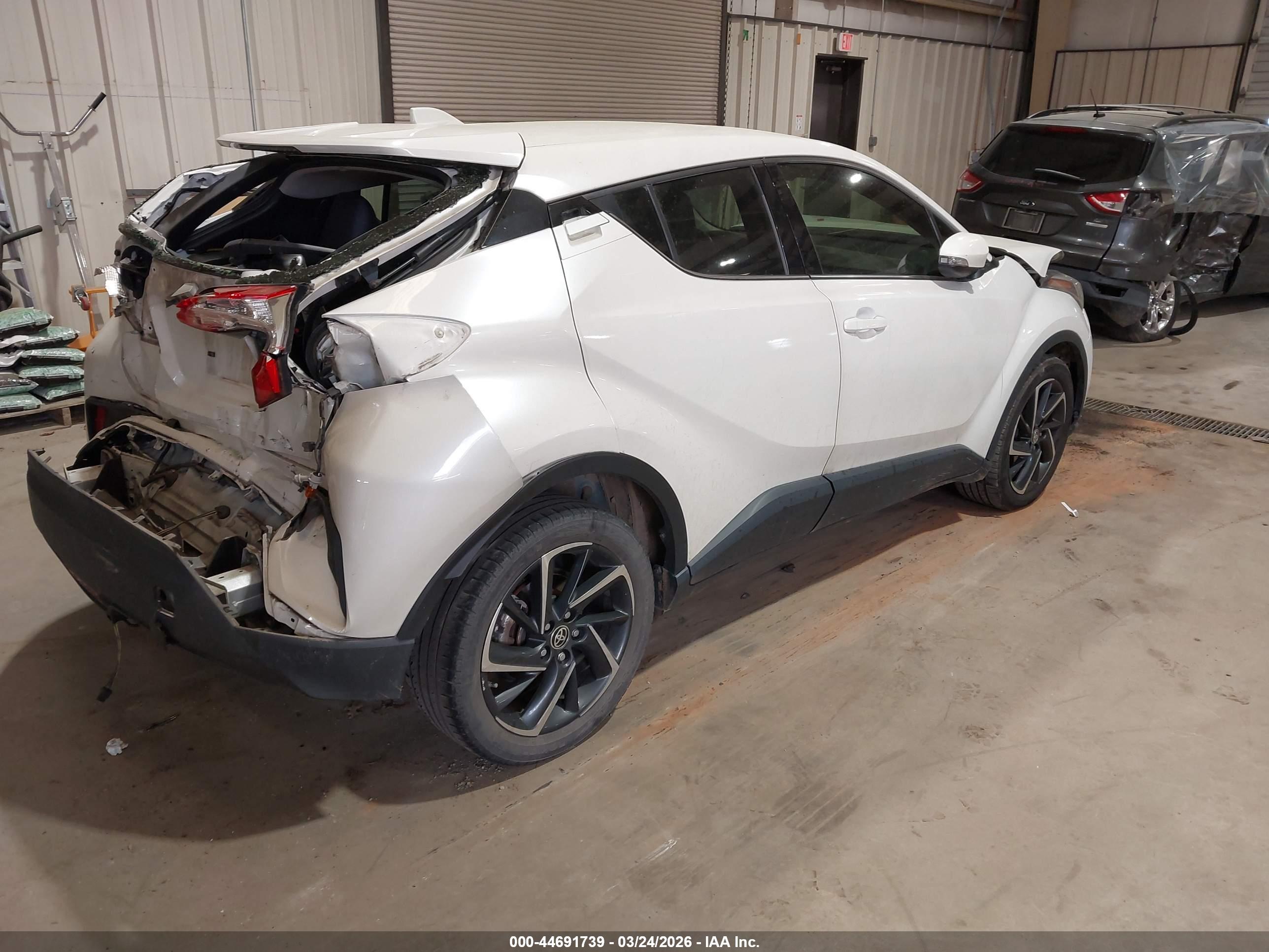 TOYOTA C-HR image 4