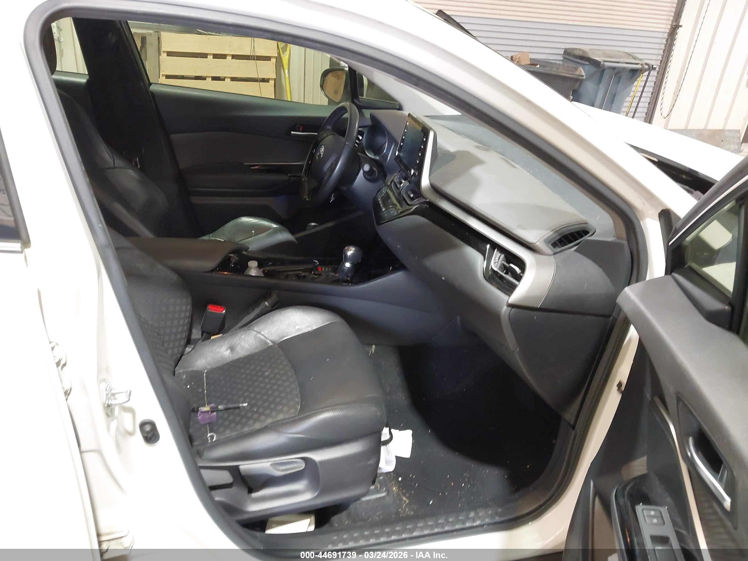 TOYOTA C-HR image 5