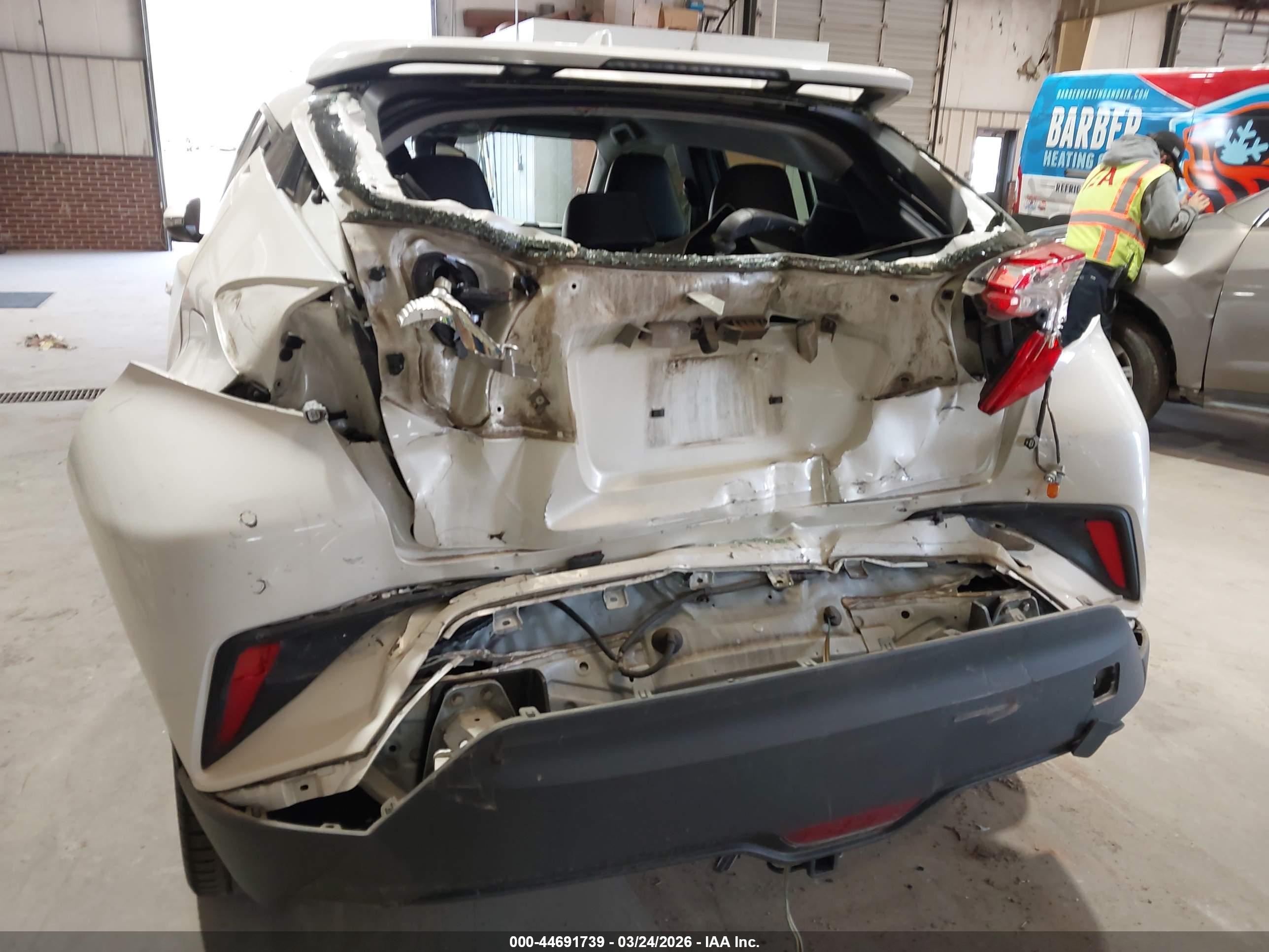 TOYOTA C-HR image 6