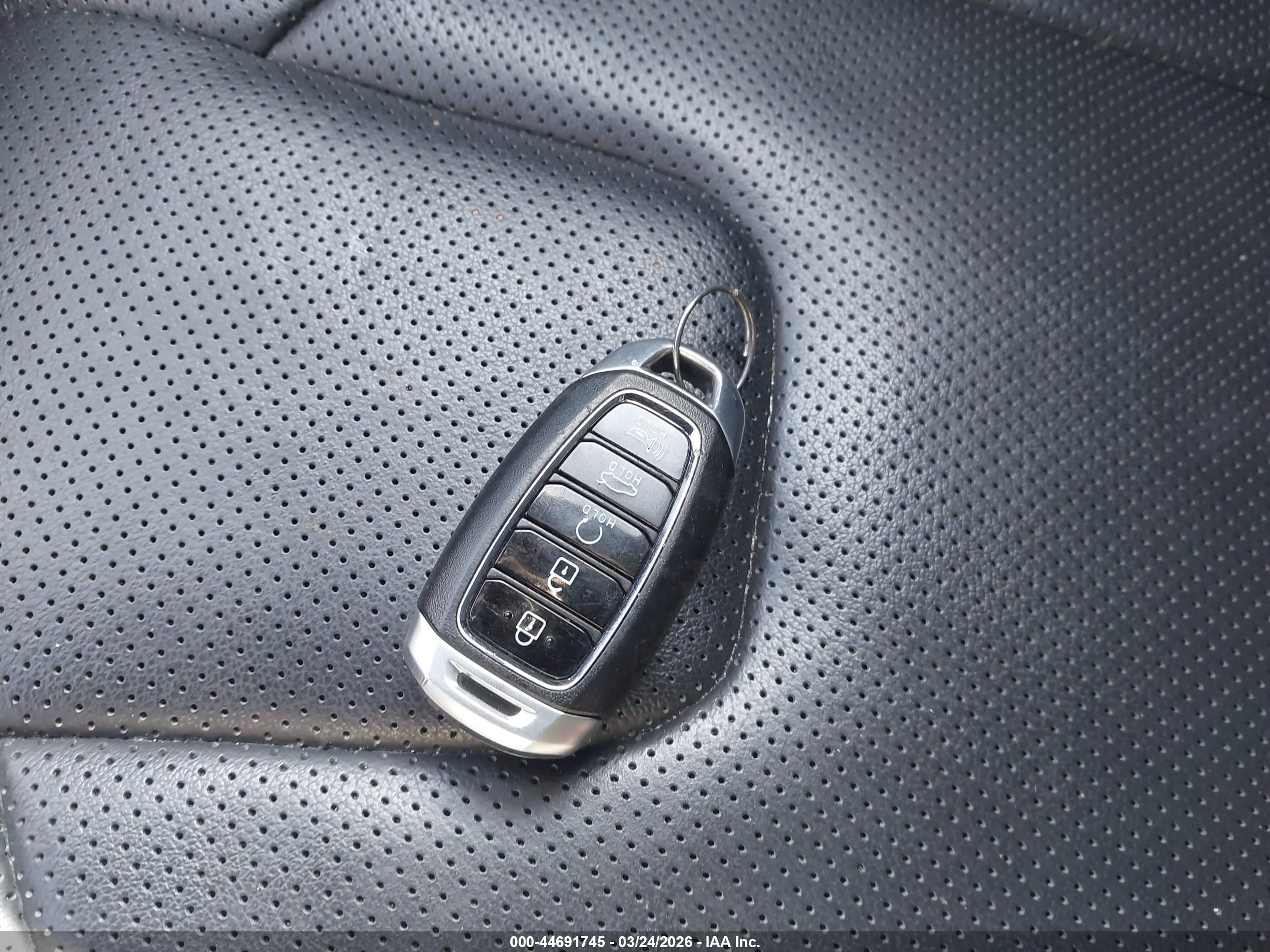 HYUNDAI ELANTRA image 11