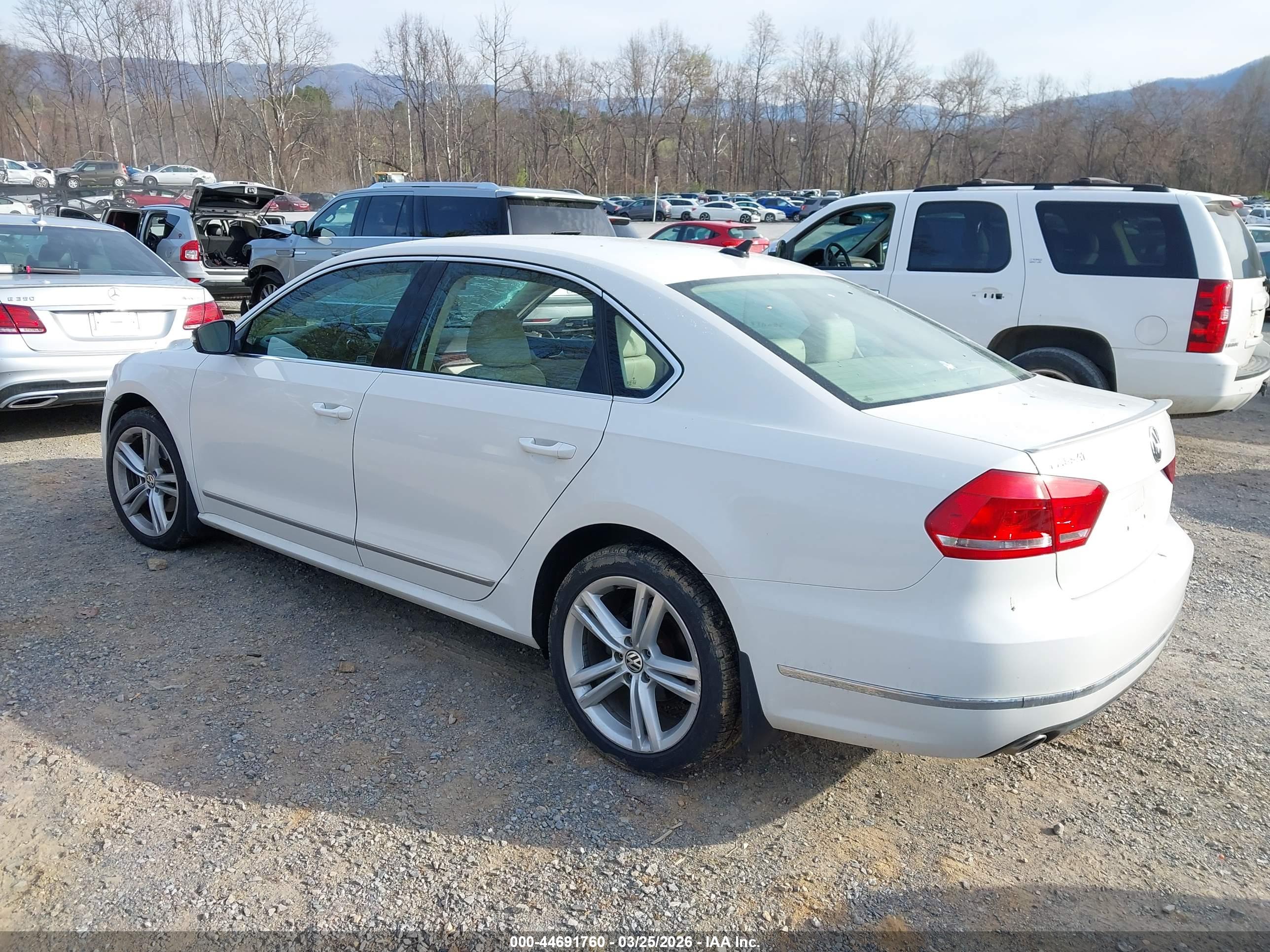VOLKSWAGEN PASSAT image 3