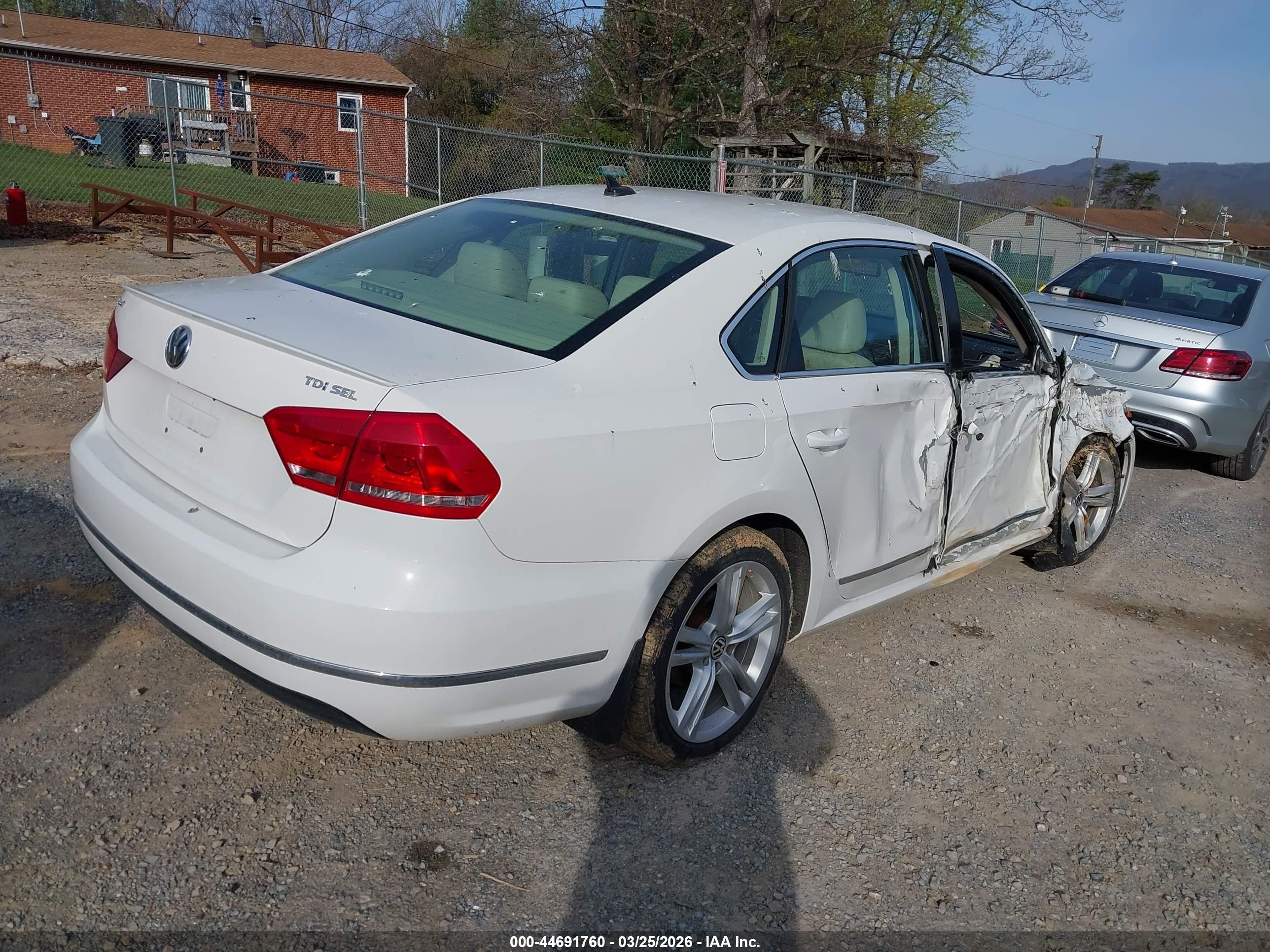 VOLKSWAGEN PASSAT image 4