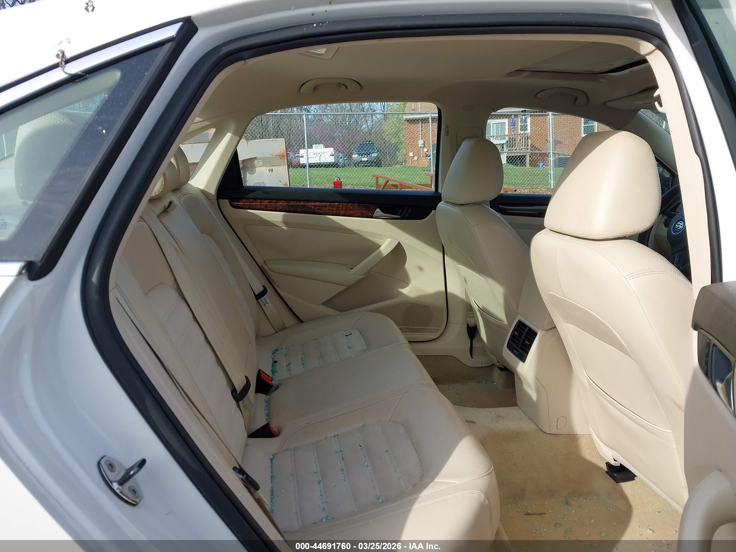 VOLKSWAGEN PASSAT image 8