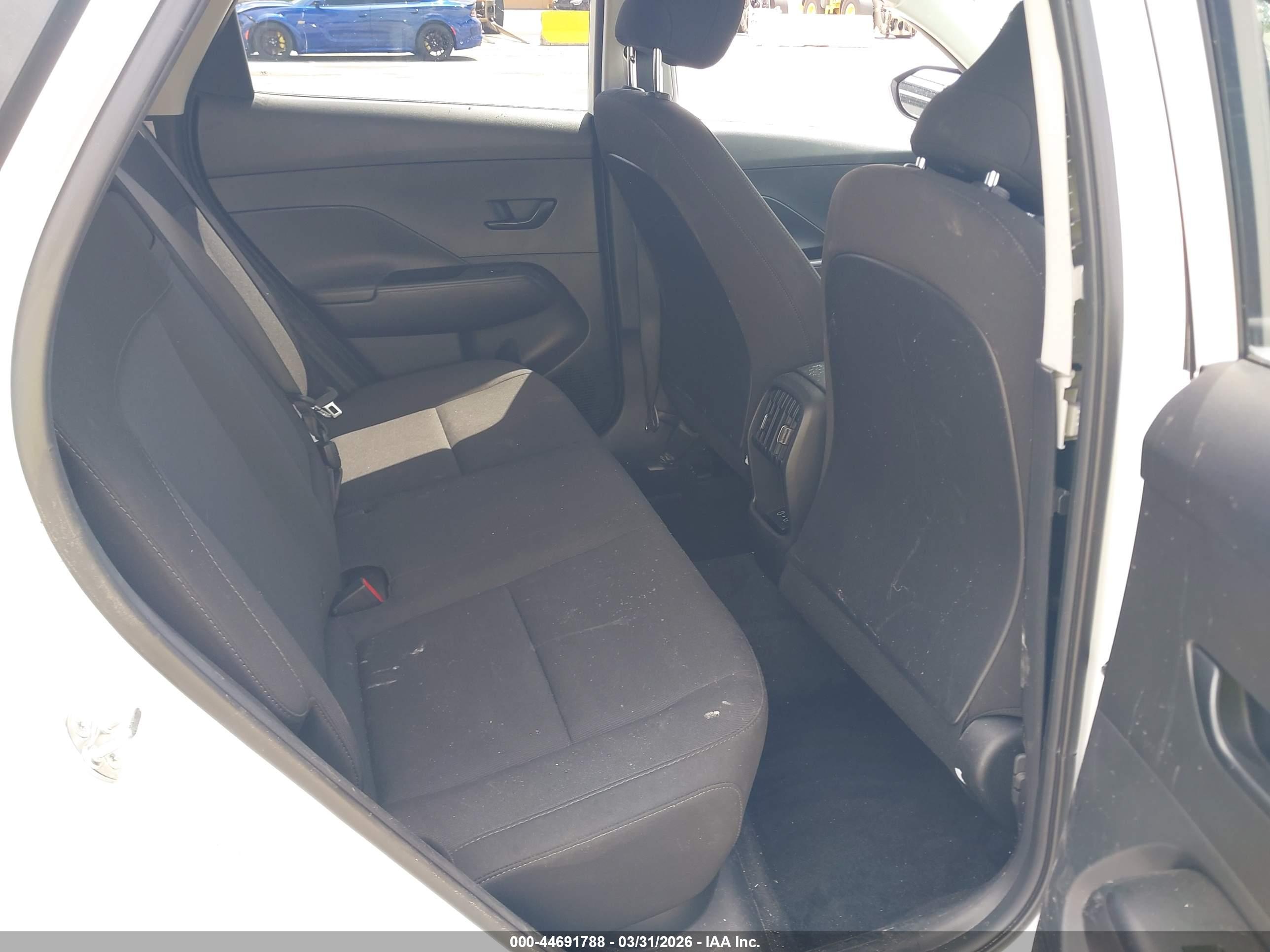 HYUNDAI KONA image 8