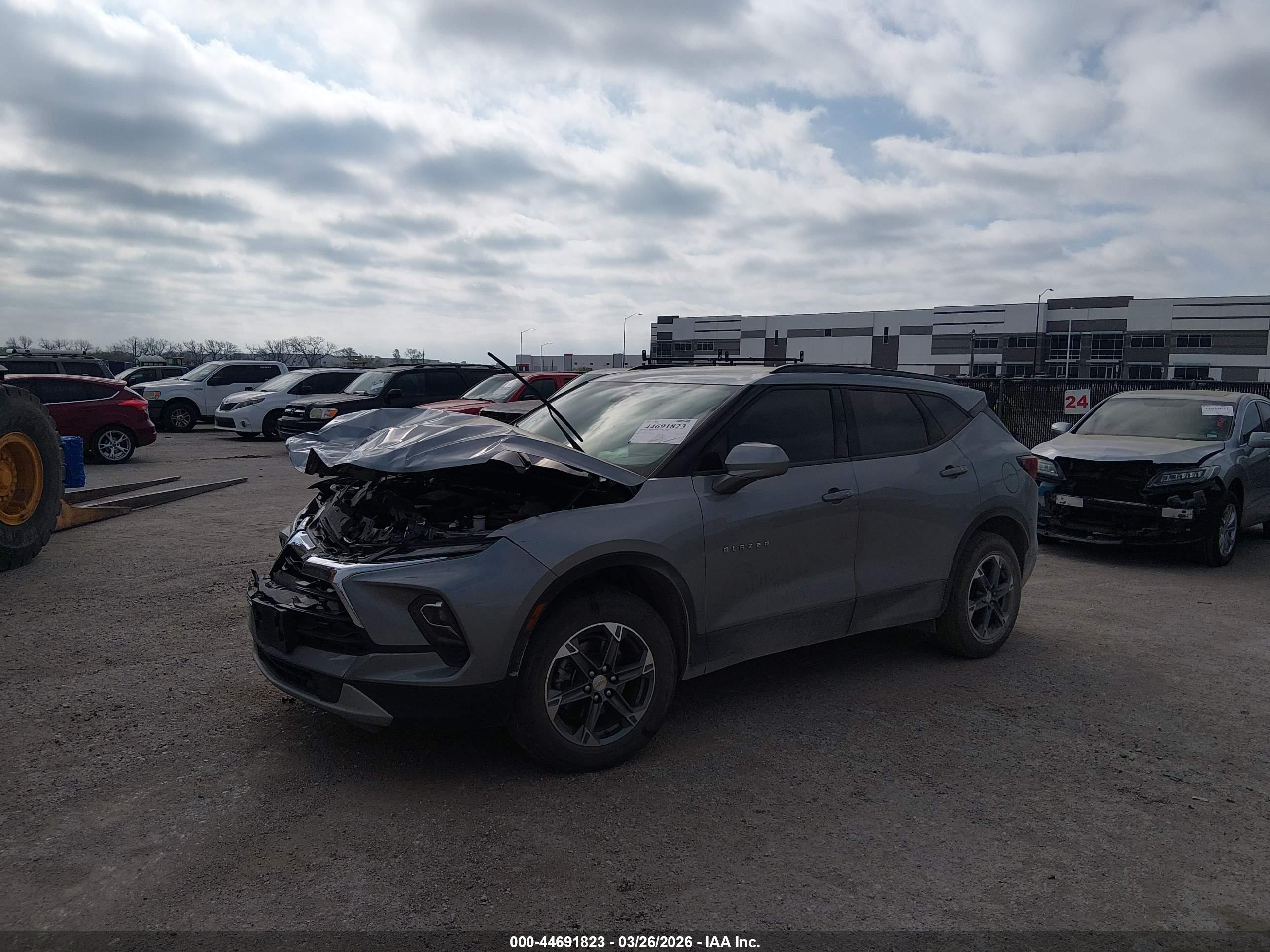 CHEVROLET BLAZER image 2