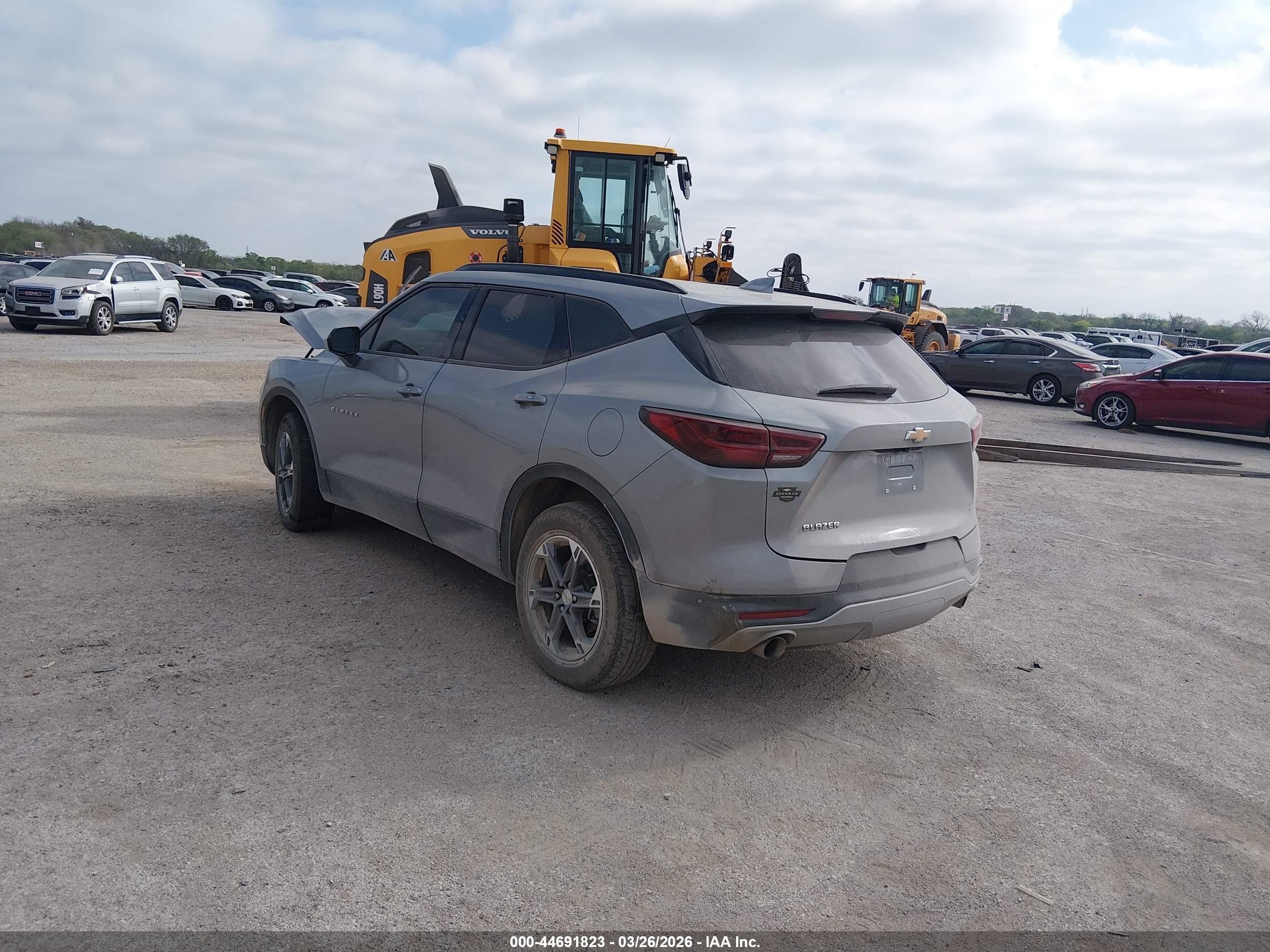 CHEVROLET BLAZER image 3