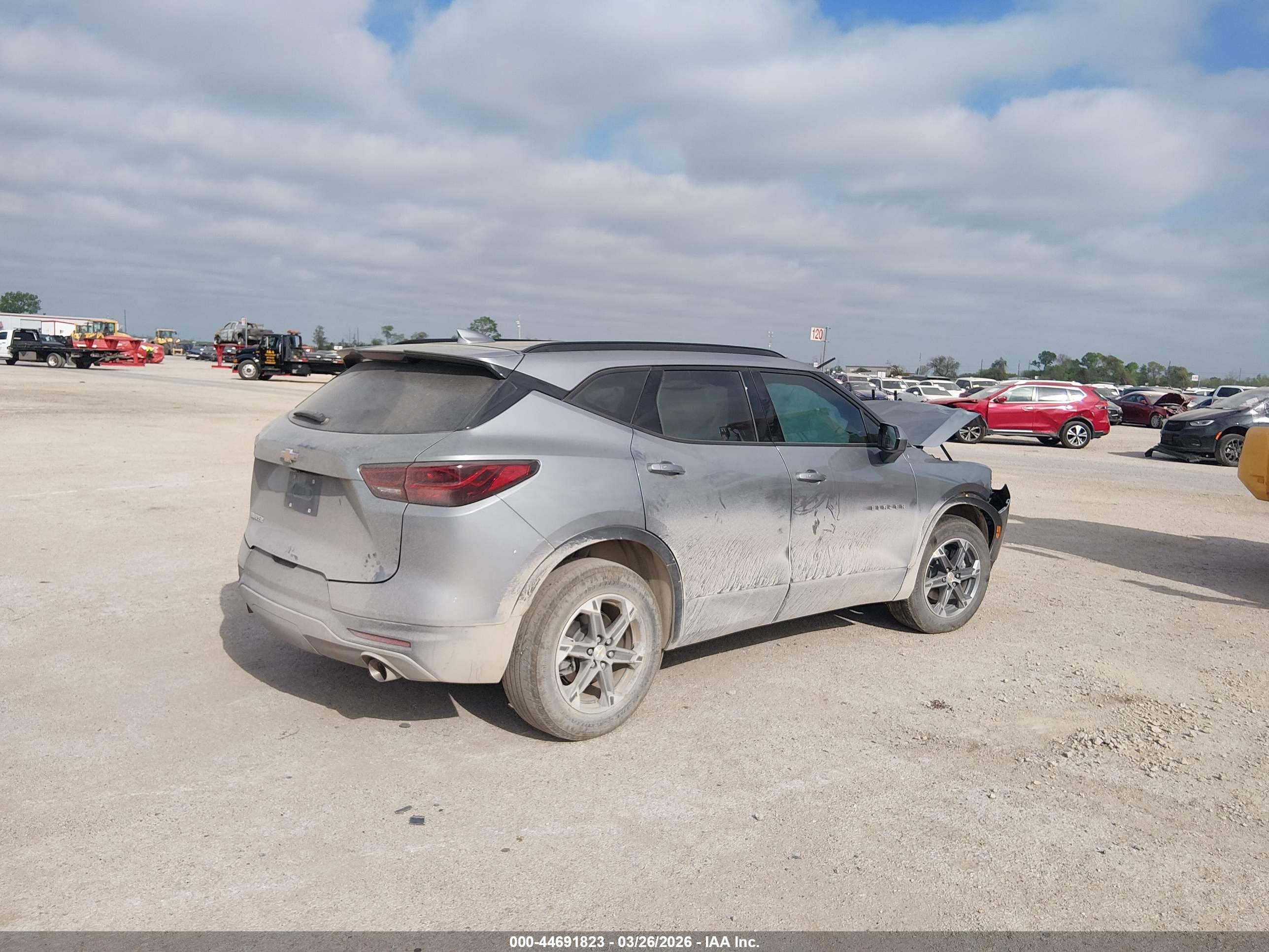 CHEVROLET BLAZER image 4