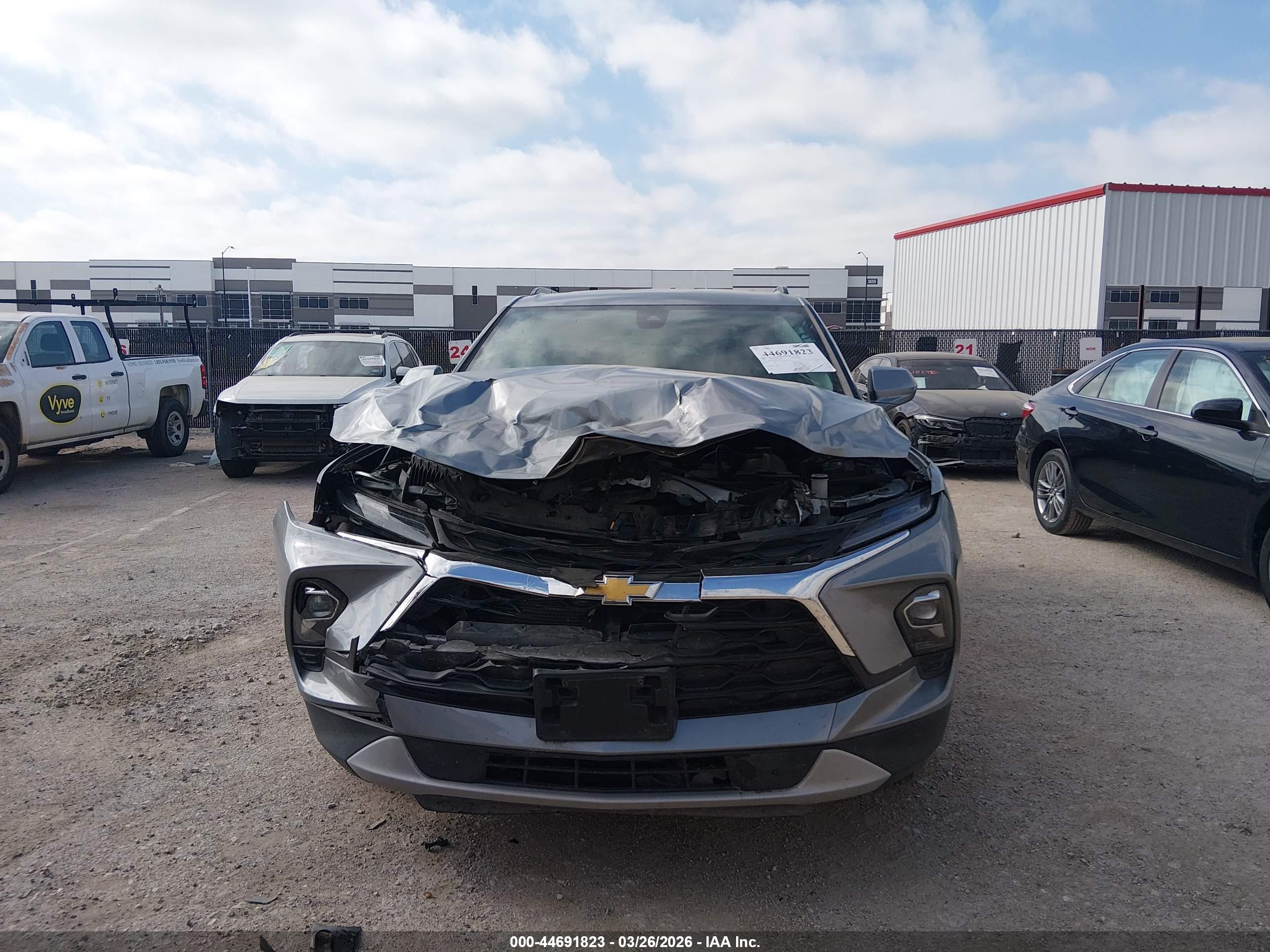 CHEVROLET BLAZER image 6
