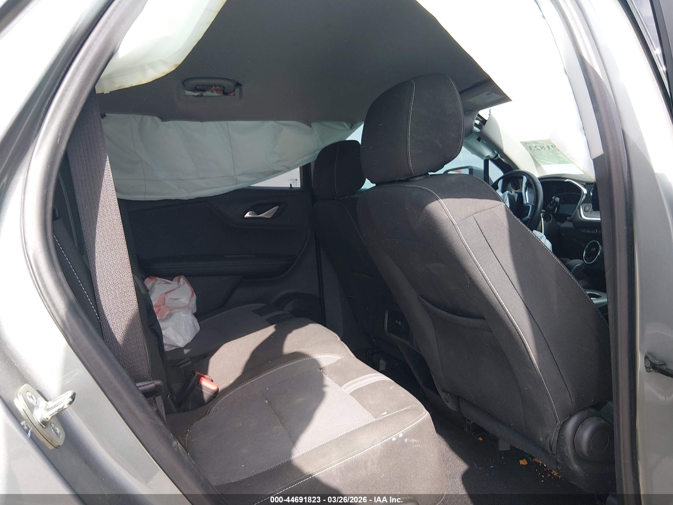 CHEVROLET BLAZER image 8