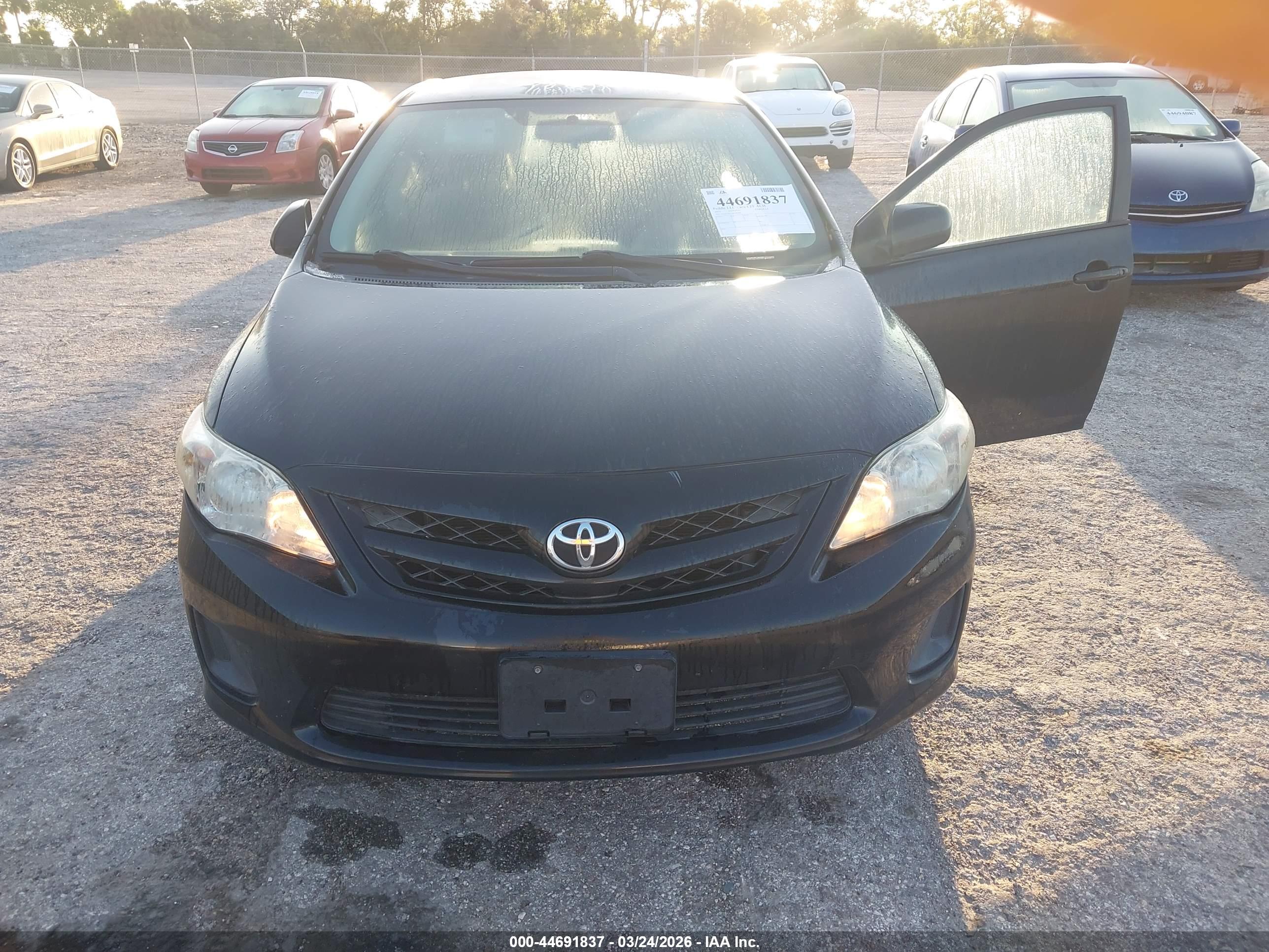 TOYOTA COROLLA image 6