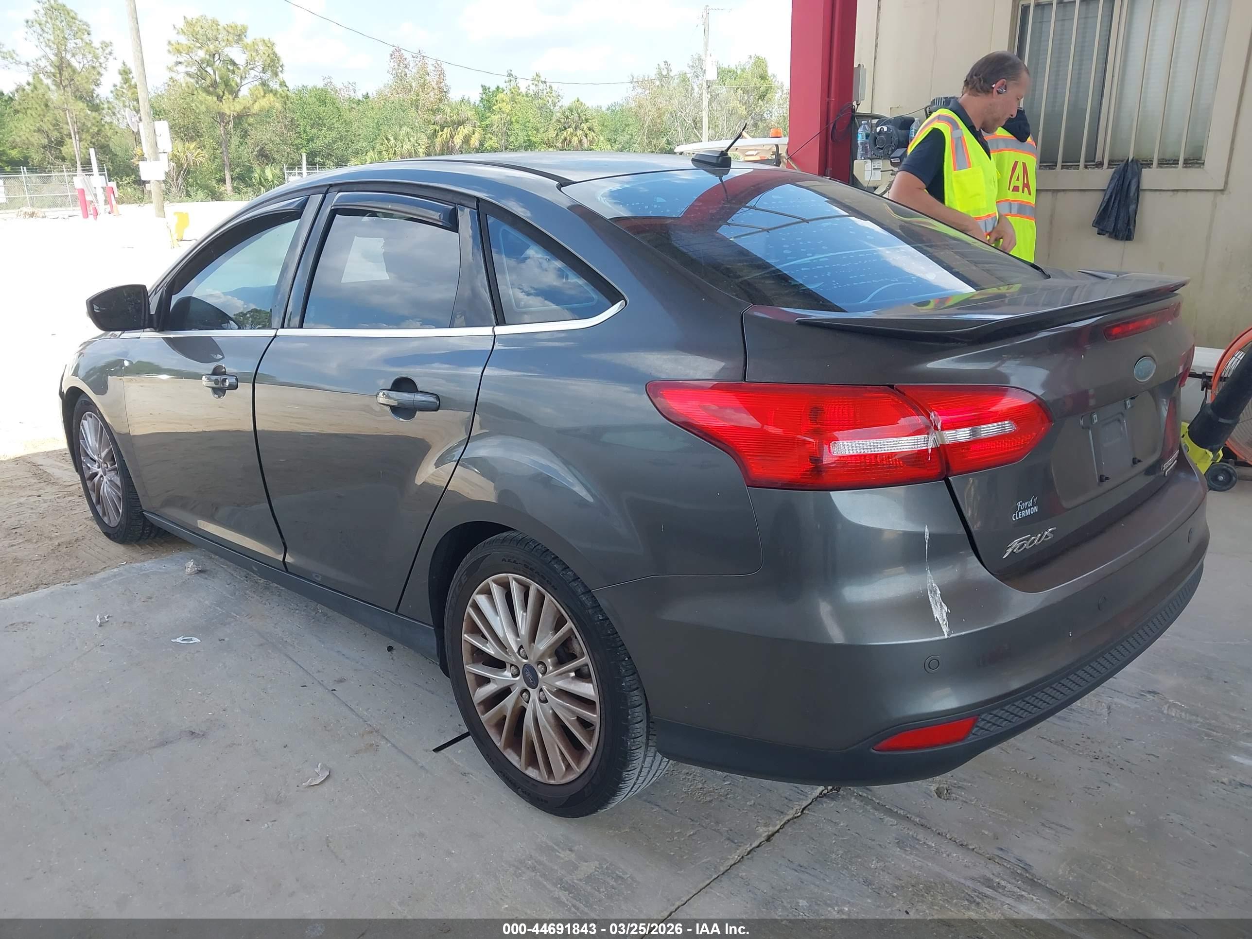 FORD FOCUS image 3