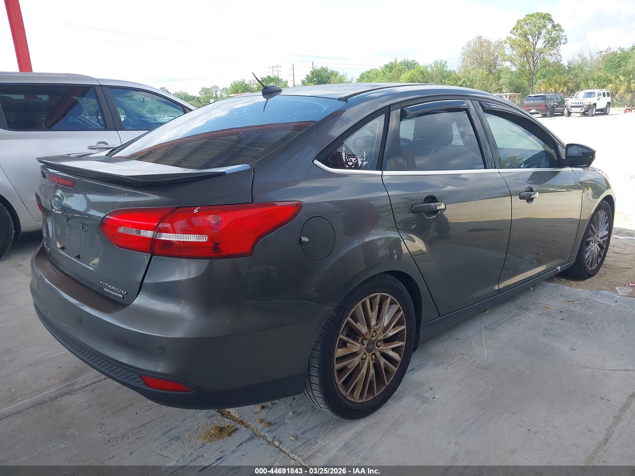 FORD FOCUS image 4
