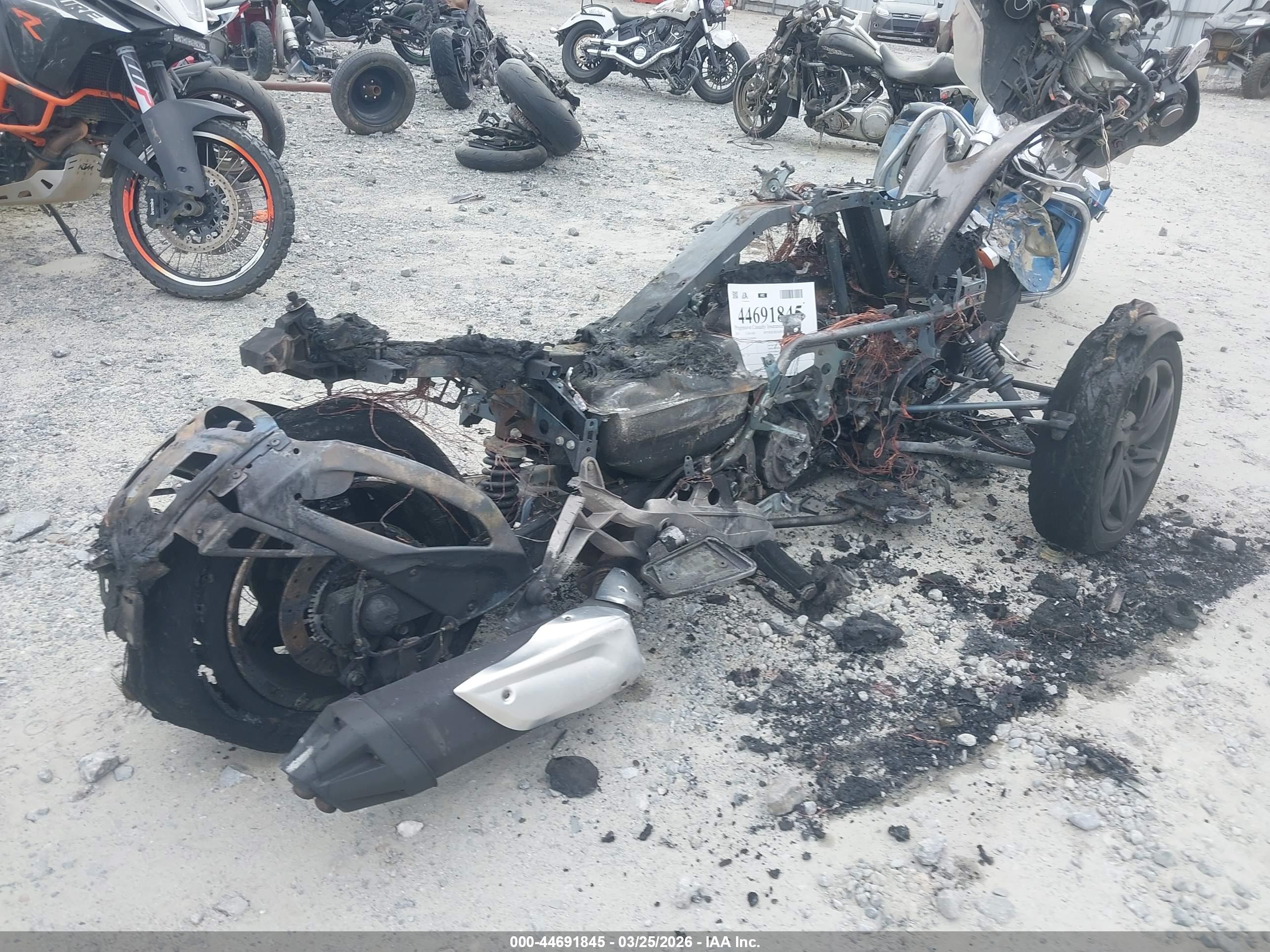 CAN-AM SPYDER image 4