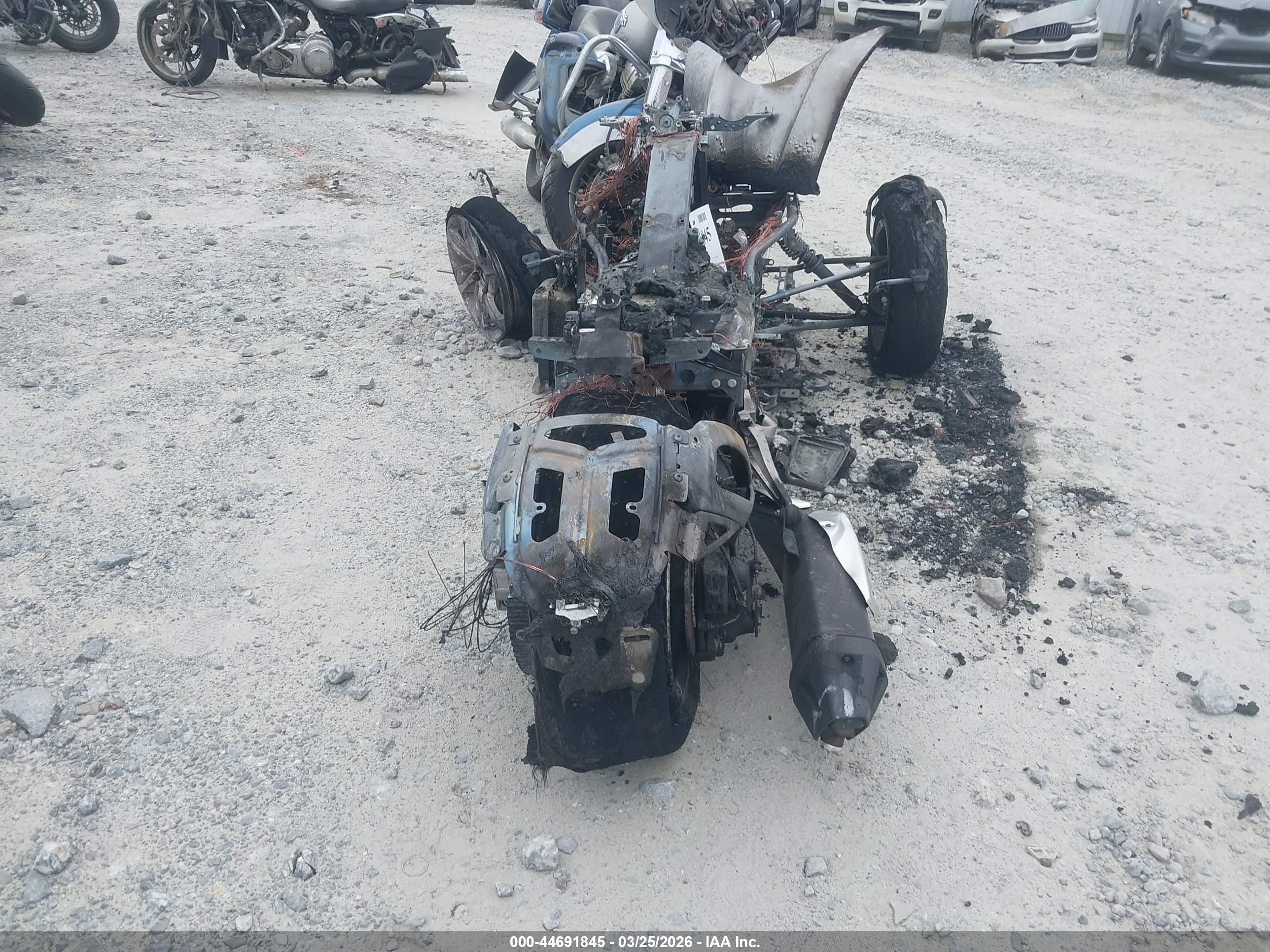 CAN-AM SPYDER image 6