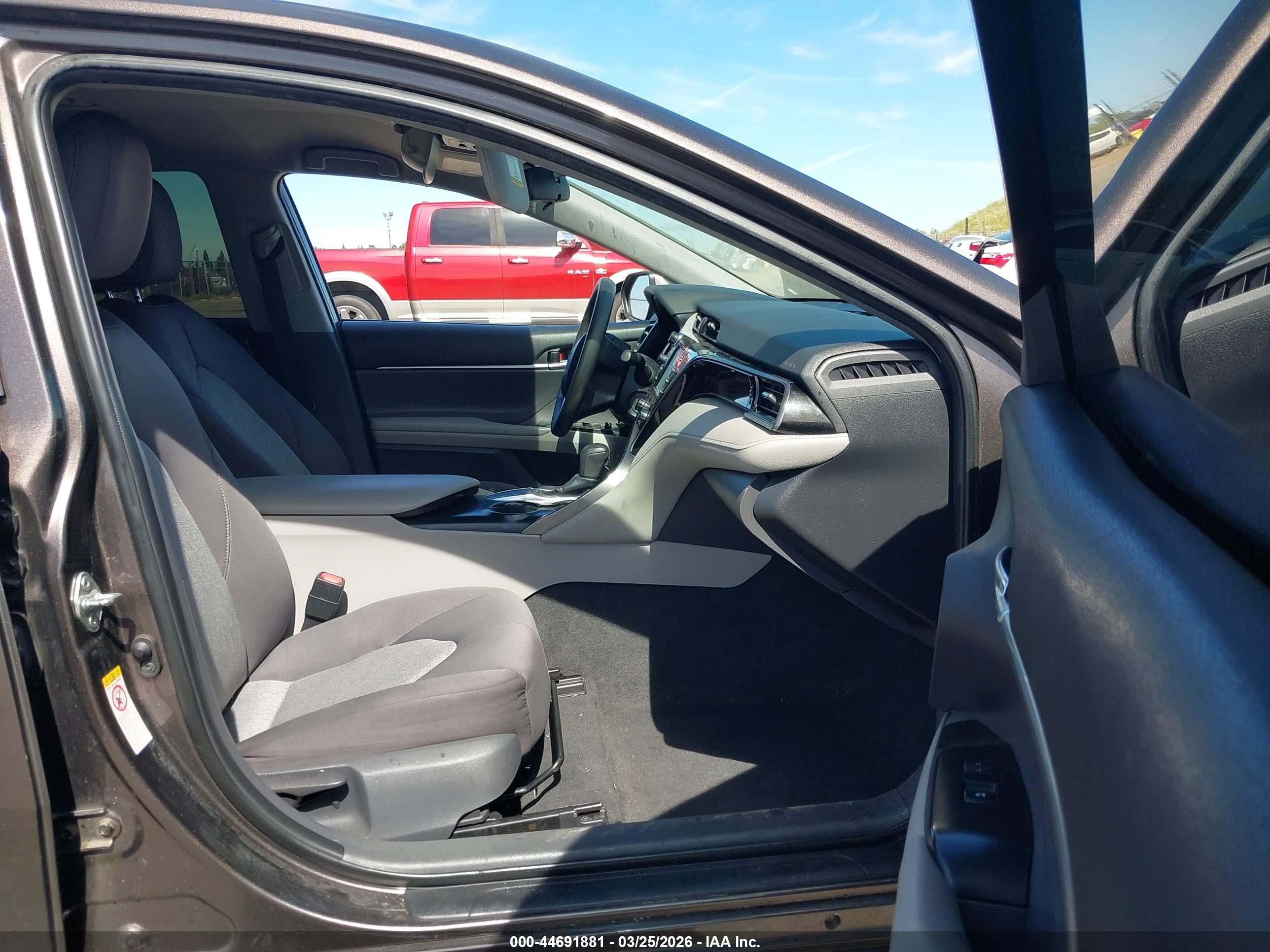TOYOTA CAMRY image 5