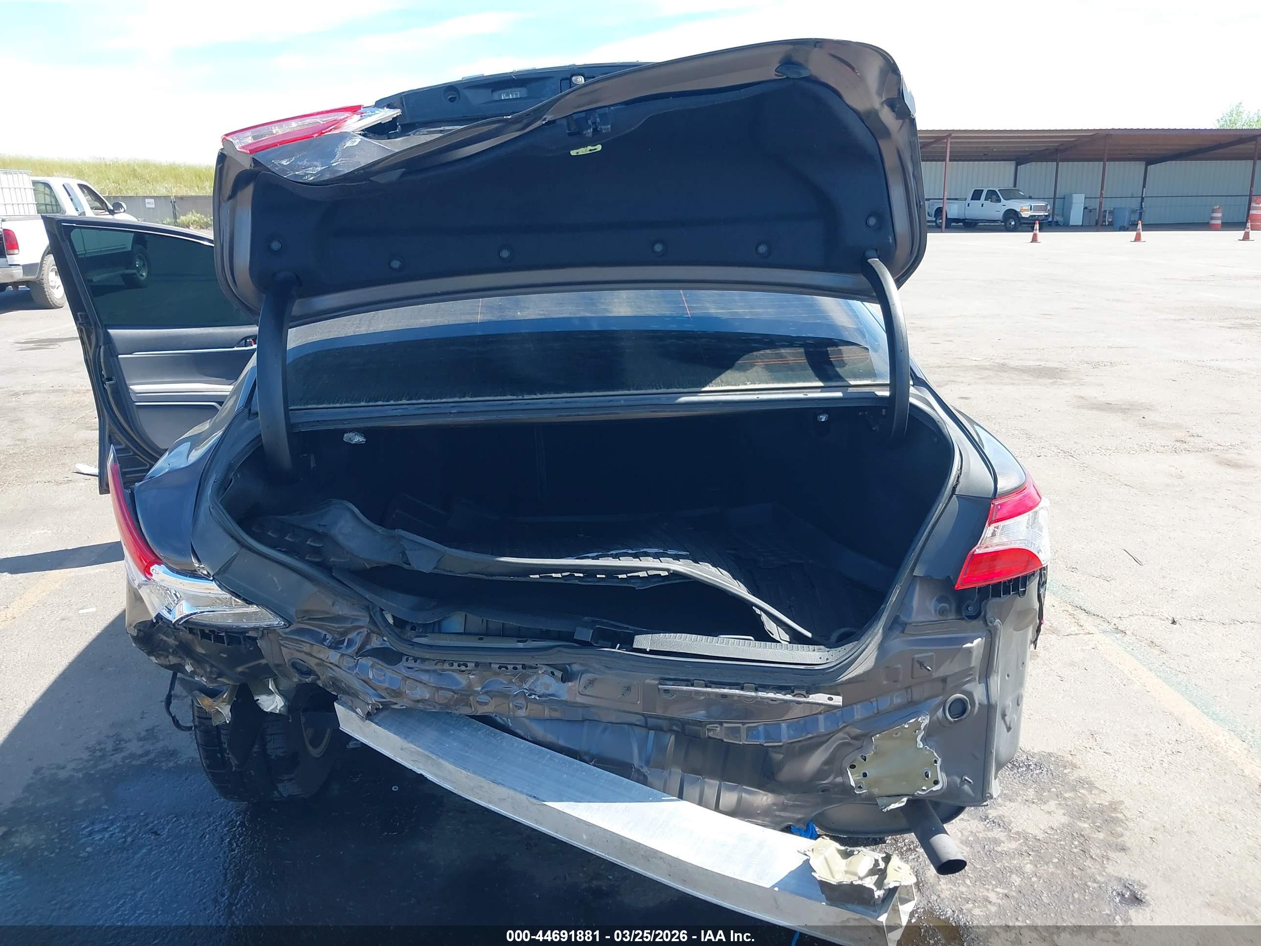 TOYOTA CAMRY image 6
