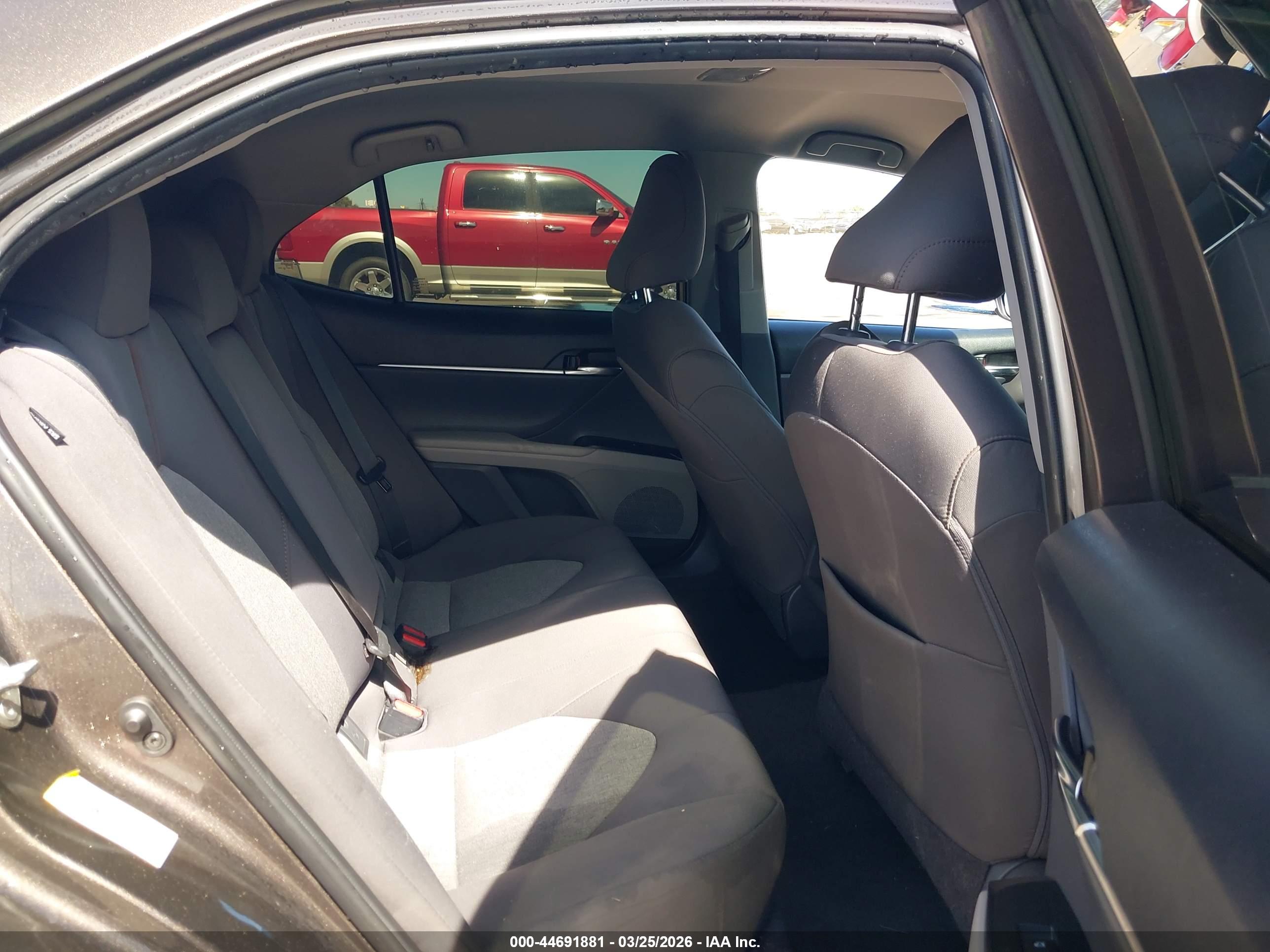 TOYOTA CAMRY image 8