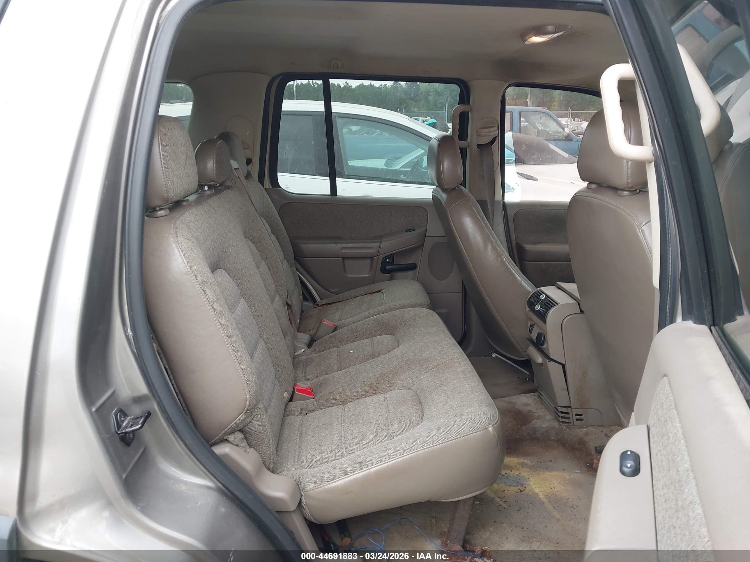 FORD EXPLORER image 8
