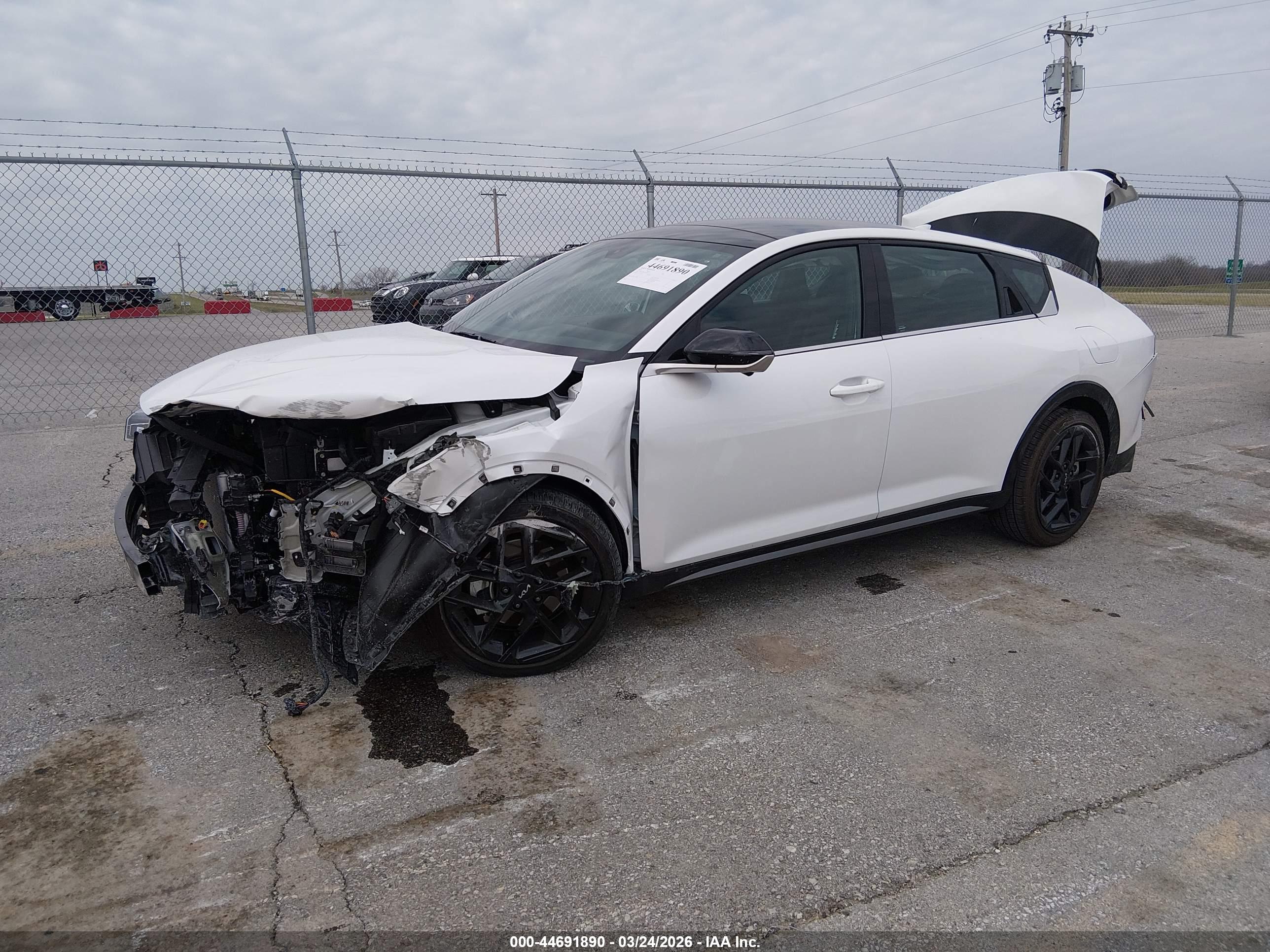 KIA K4 image 2