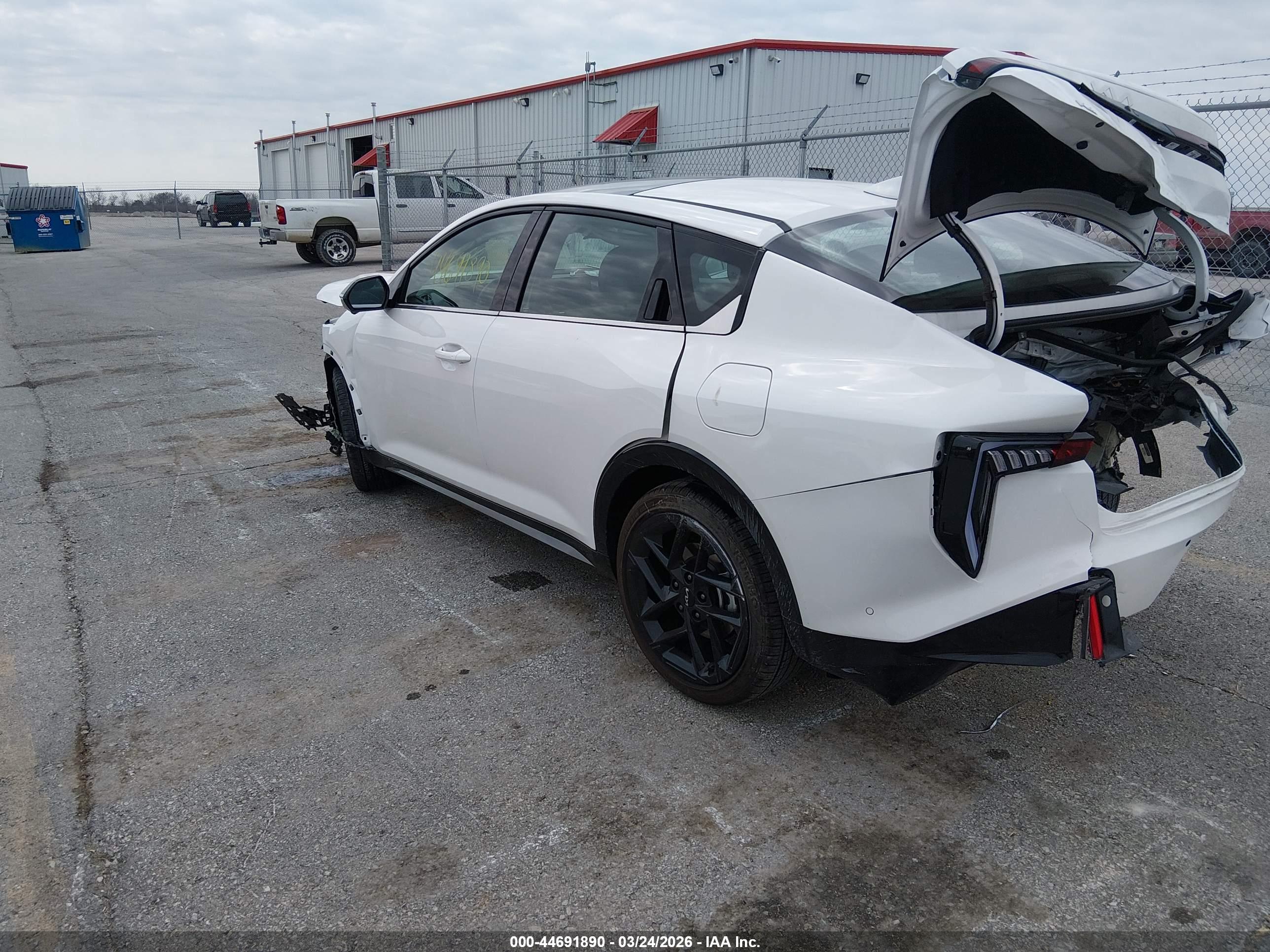 KIA K4 image 3