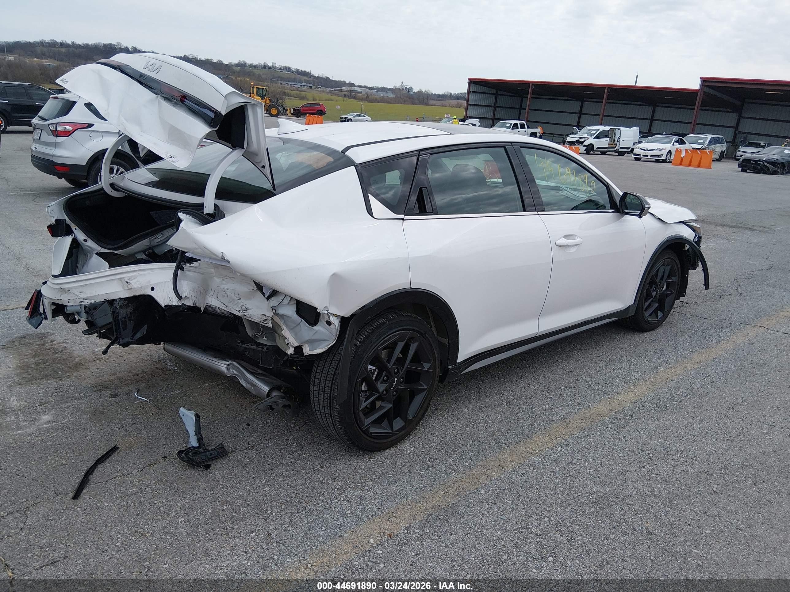 KIA K4 image 4
