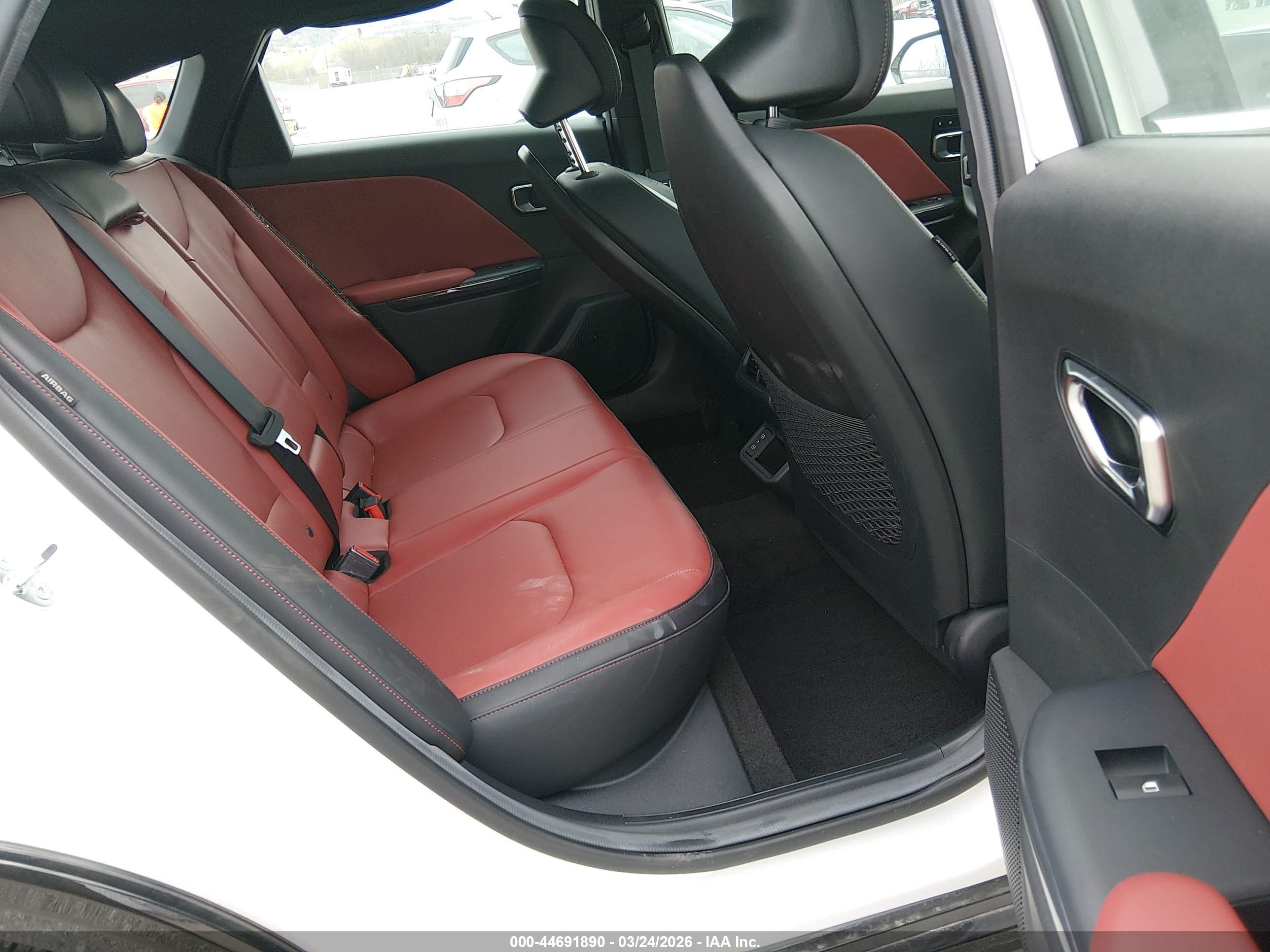 KIA K4 image 8