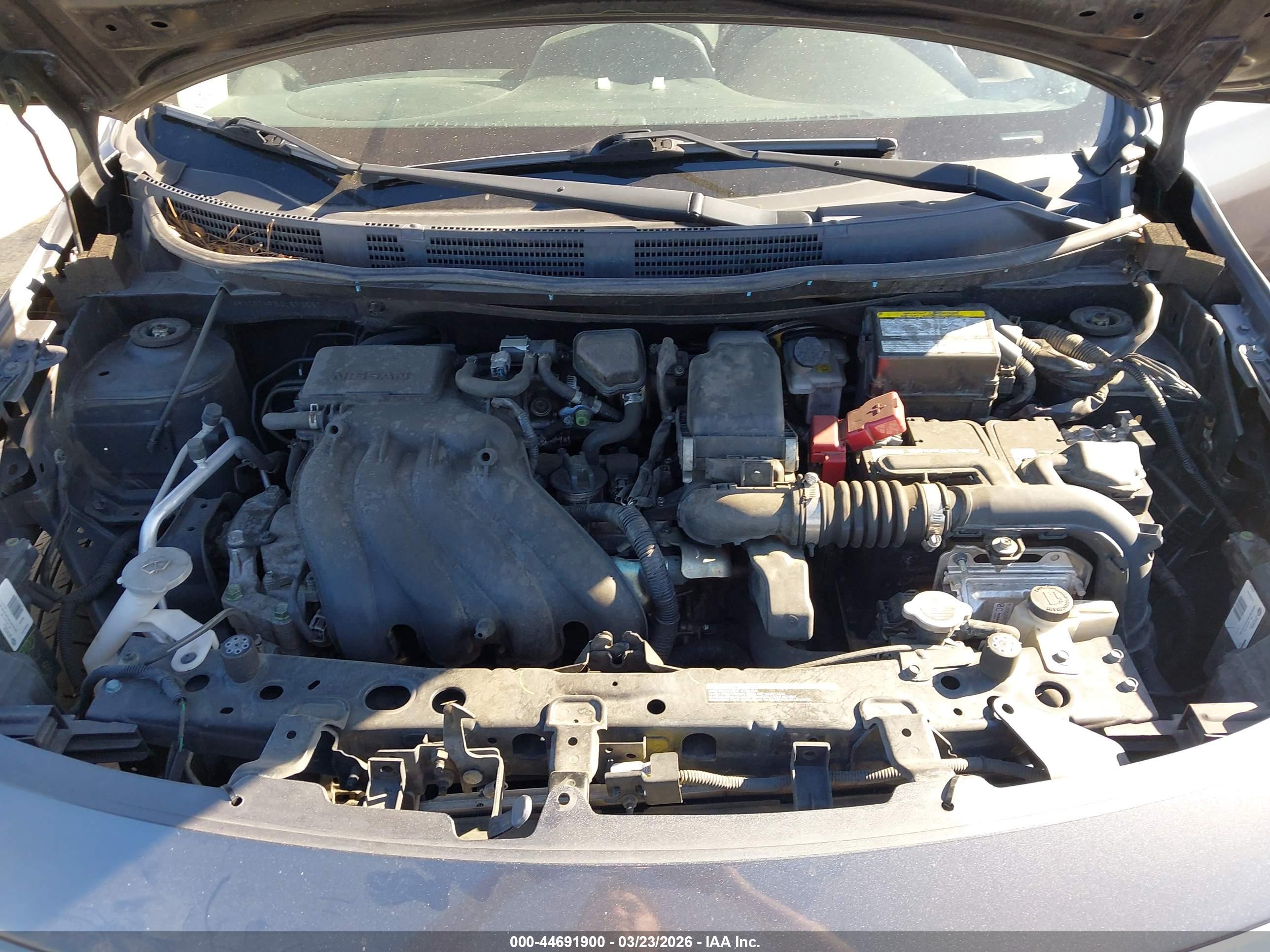 NISSAN VERSA image 10