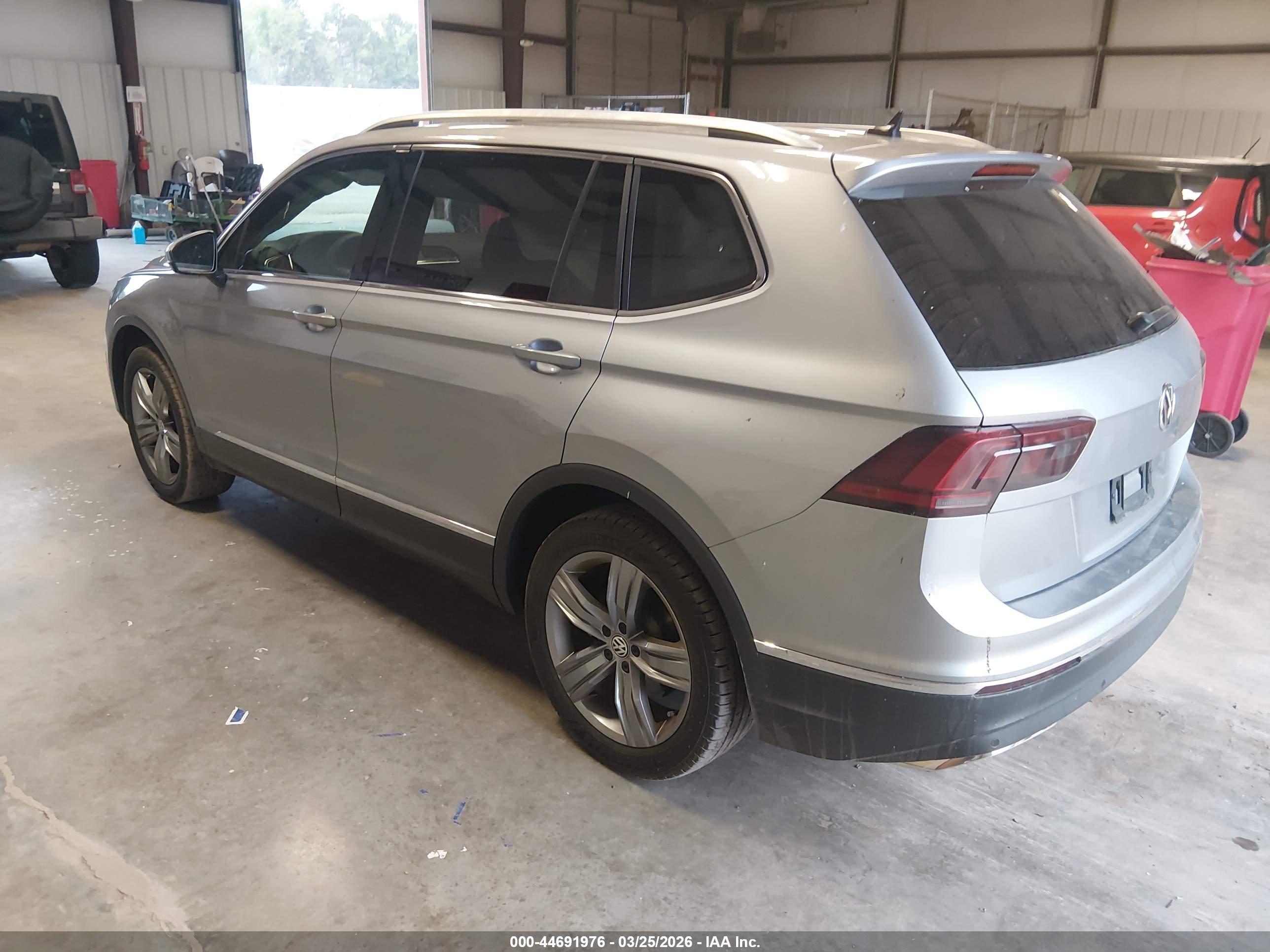 VOLKSWAGEN TIGUAN image 3