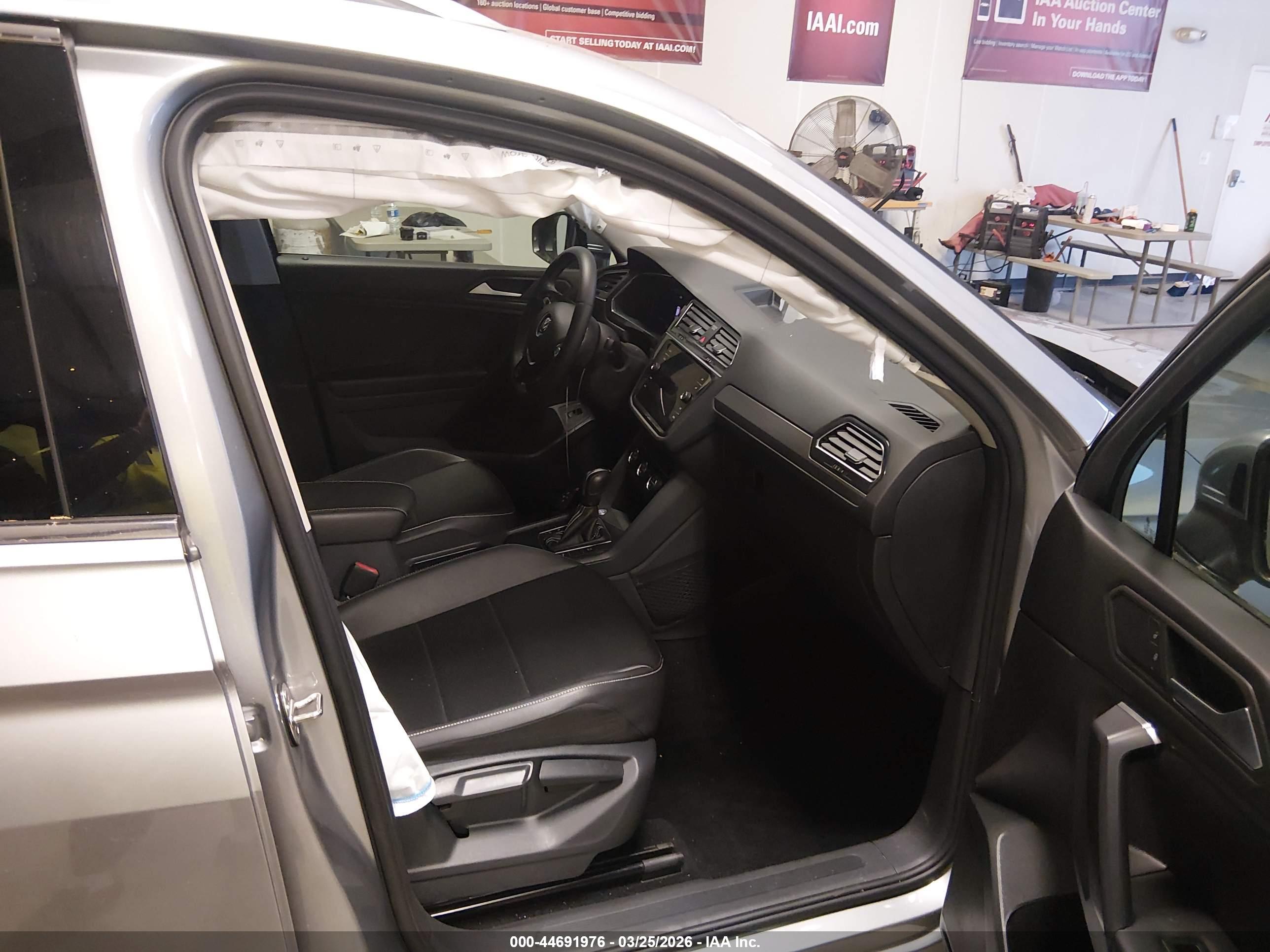 VOLKSWAGEN TIGUAN image 5